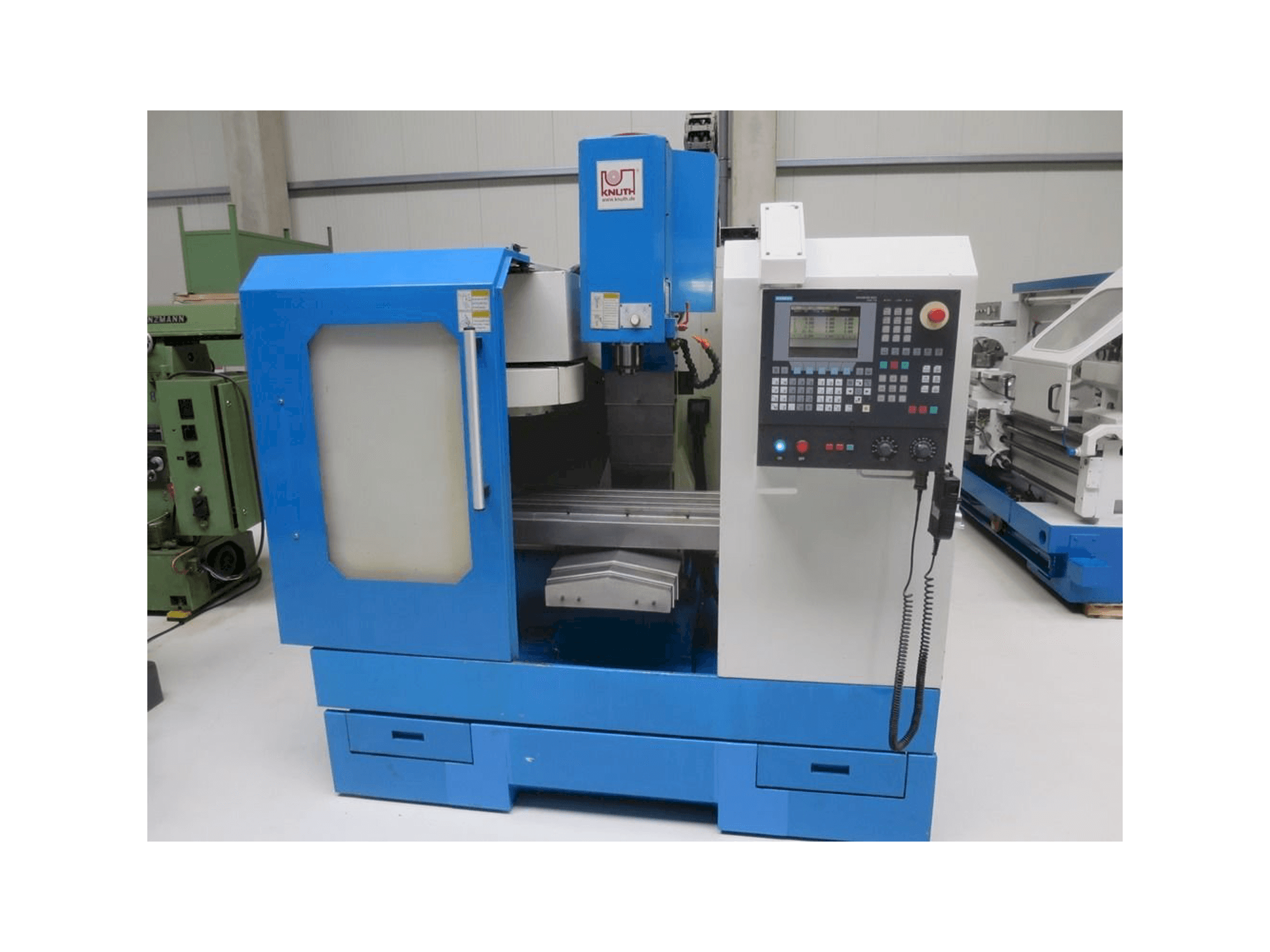 Front view of KNUTH EcoMill 350 machine