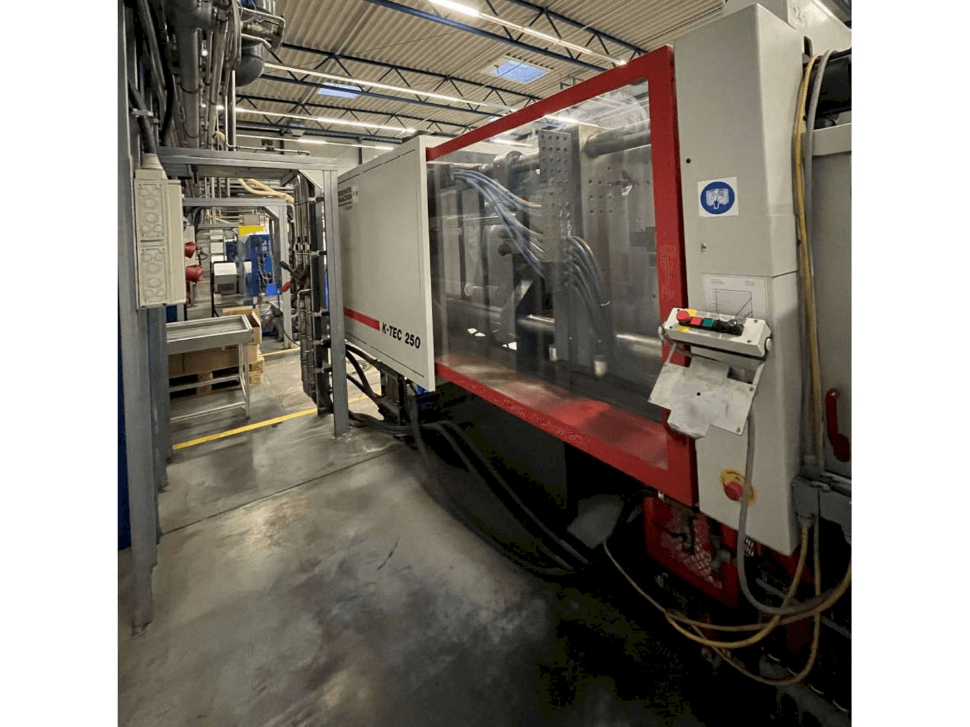 Front view of FERROMATIK K-Tec 250 machine