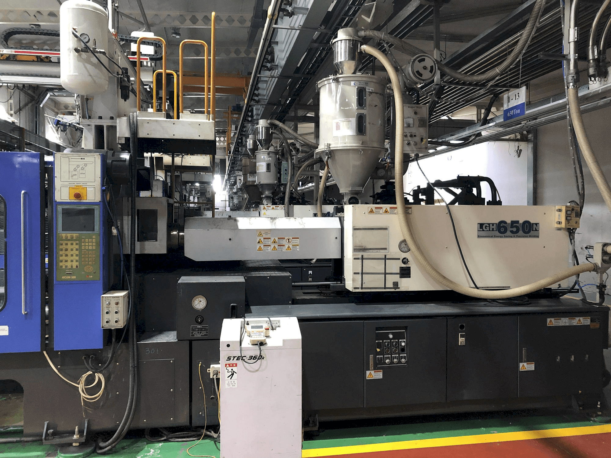 Front view of LG LGH 650N machine