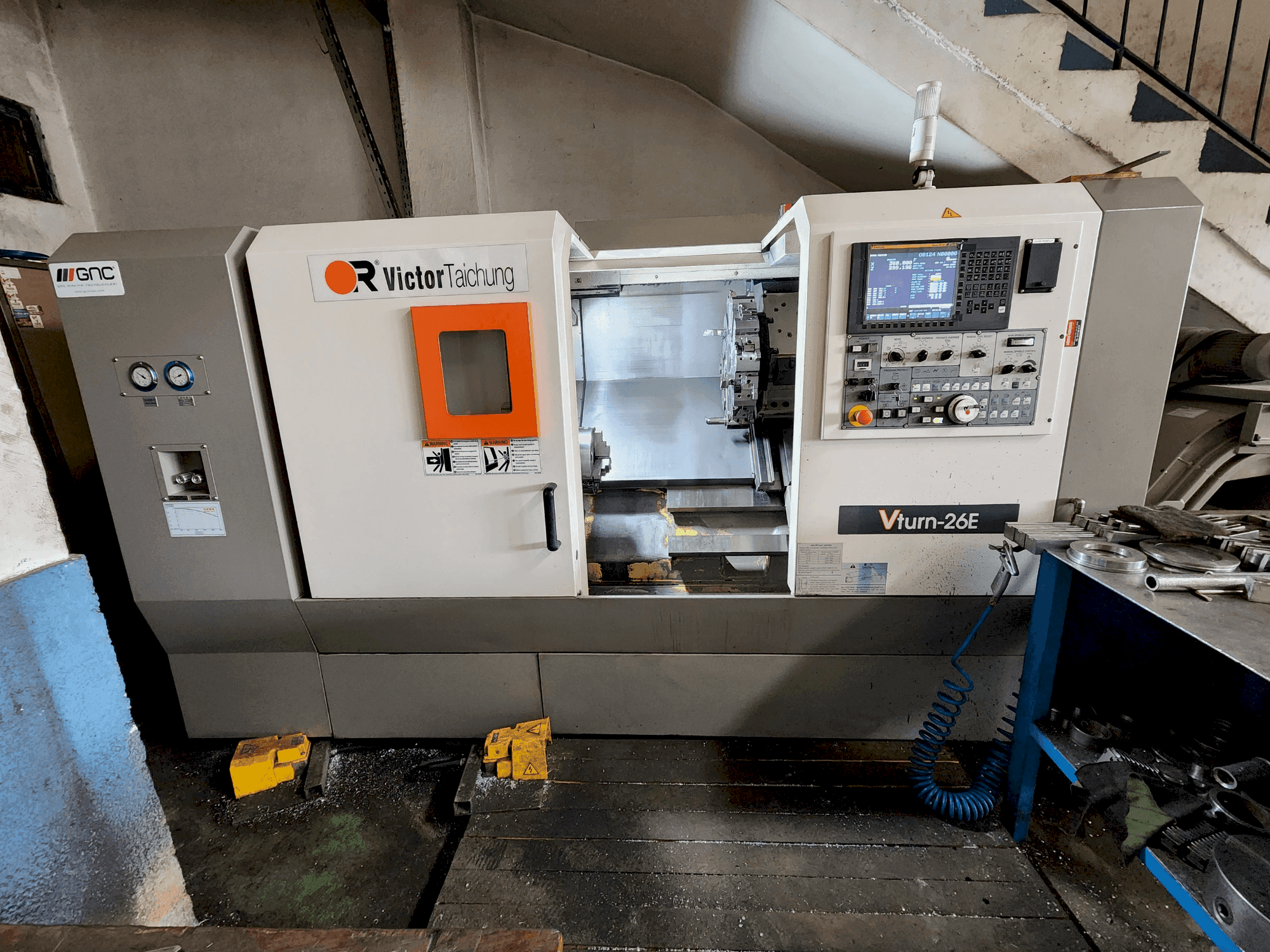 Front view of VICTOR TAICHUNG Taichung Vturn - 26 E machine
