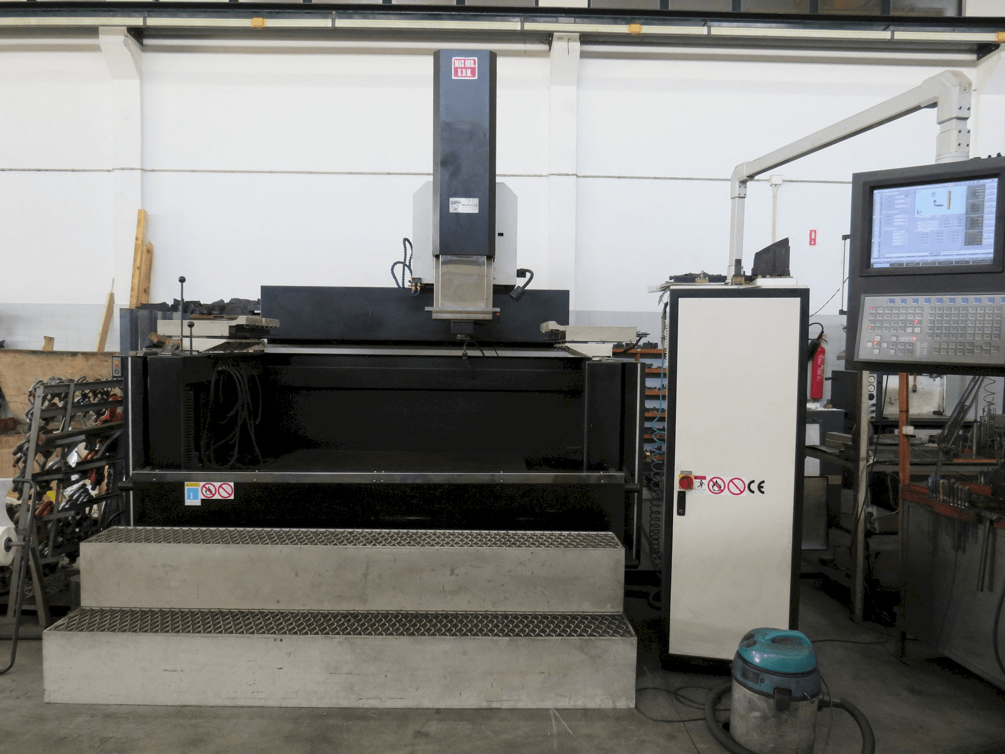 Front view of MAXSEE INDUSTRY CNC P66 100A machine