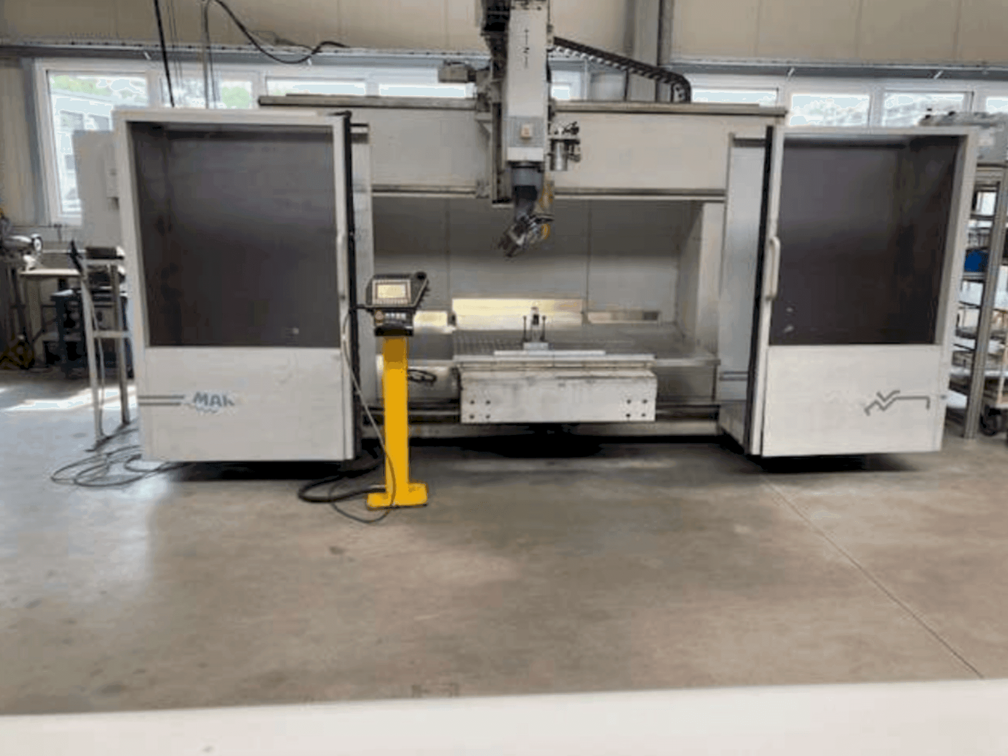 Front view of MAKA MK 7s machine