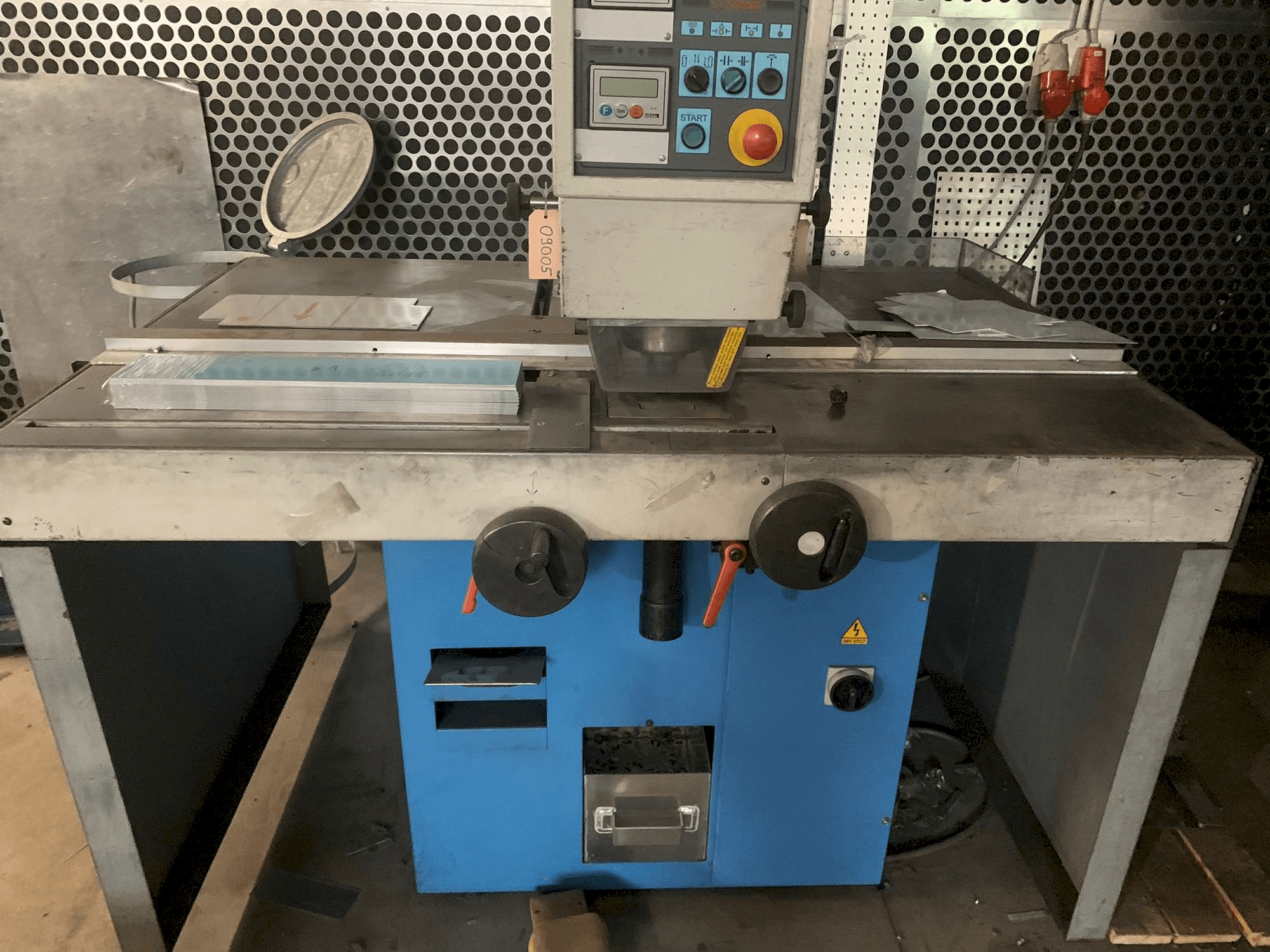 Front view of Euromac XP 750 / 25 machine