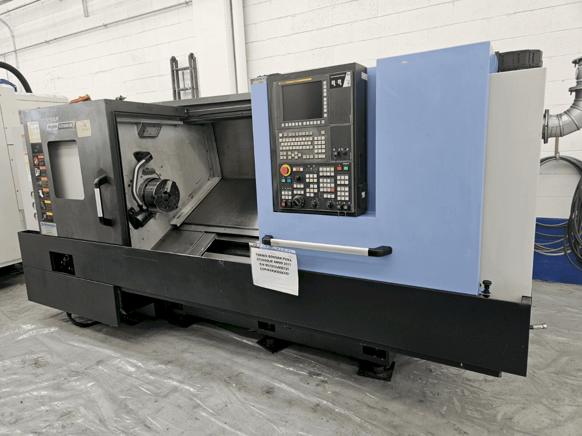 Front view of DOOSAN PUMA GT2600LM machine