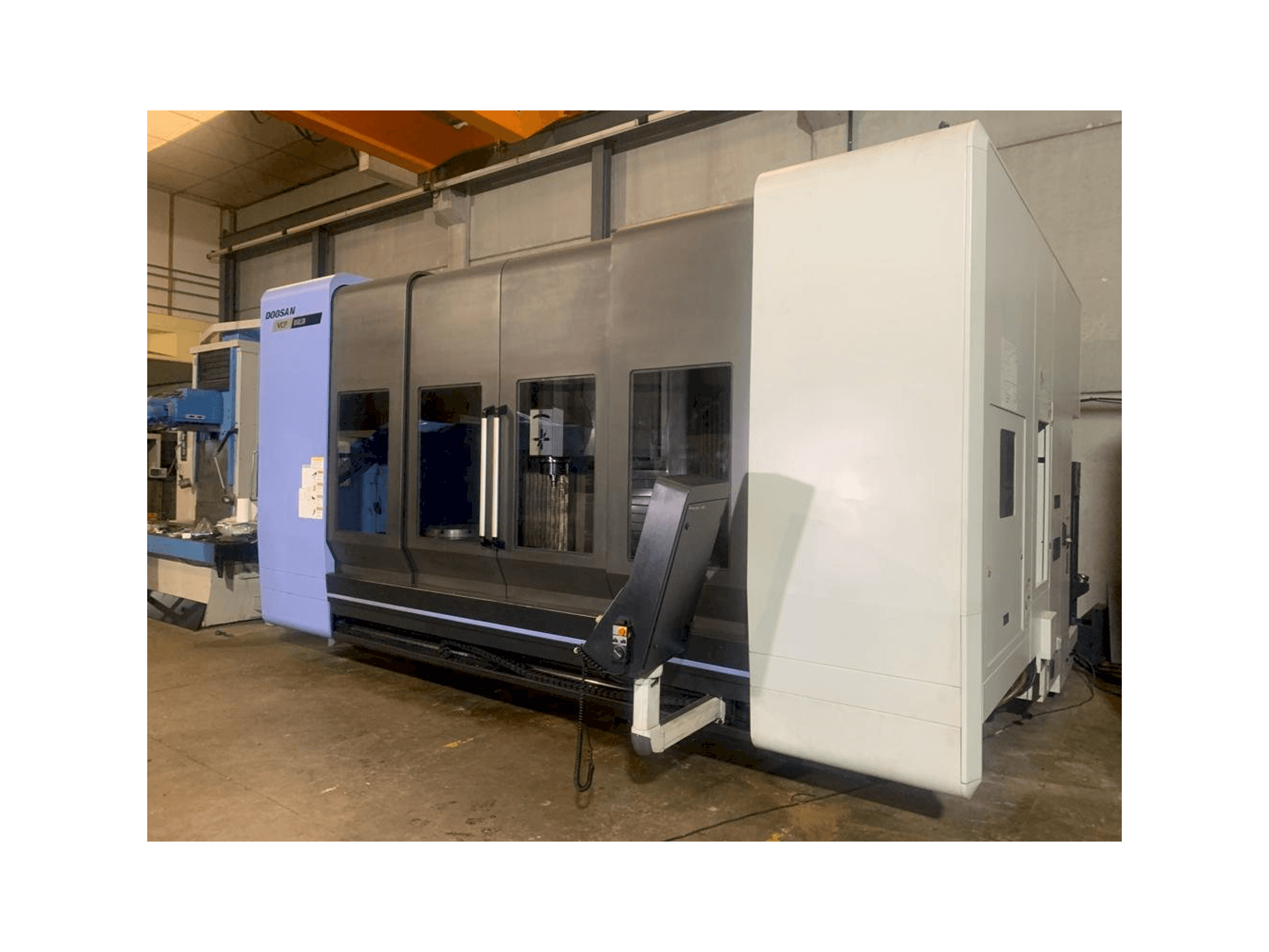 Front view of Doosan VCF 850 LSR machine