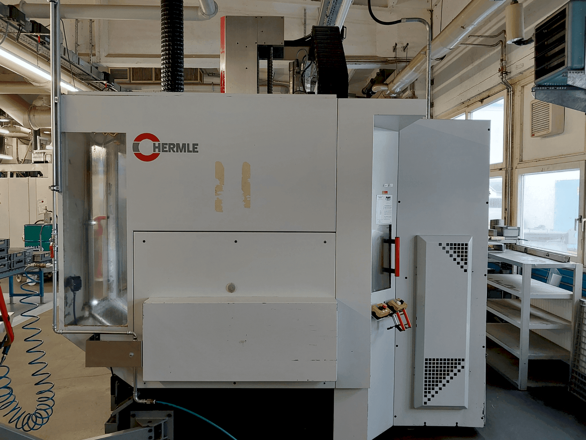 Front view of HERMLE C 800 U machine