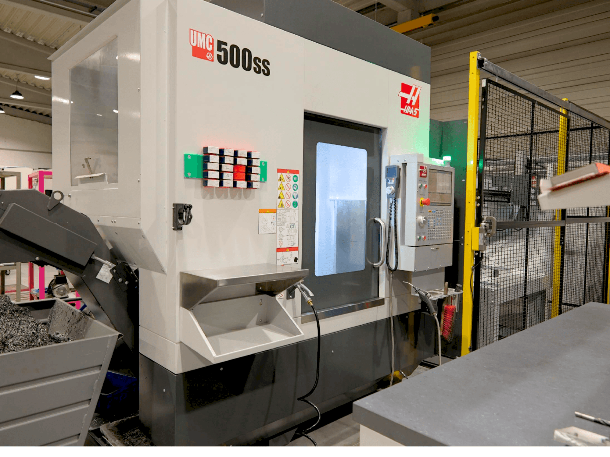 Front view of HAAS UMC 500-SS MIT APL machine