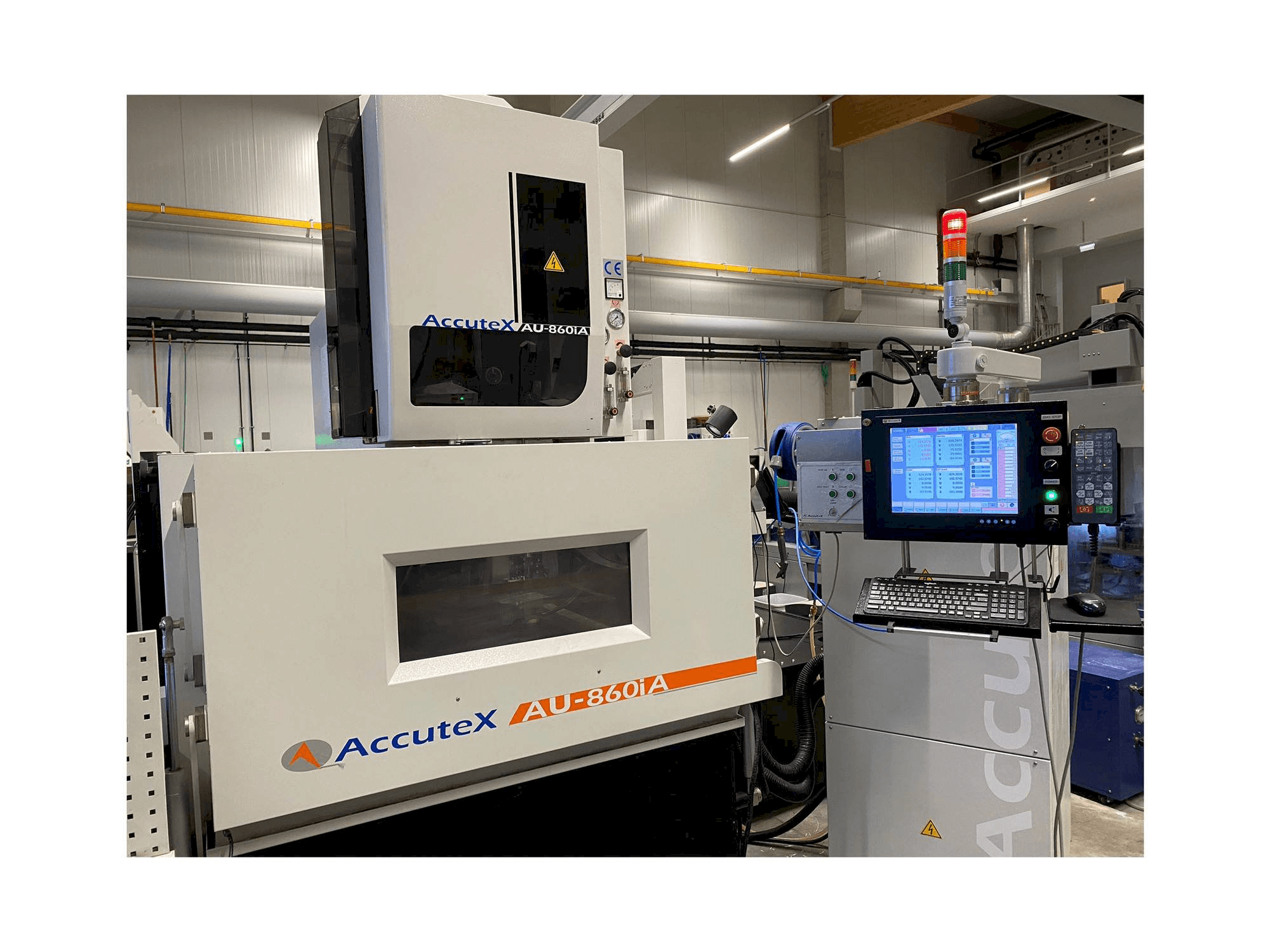 Front view of AccuteX AU-860iA machine