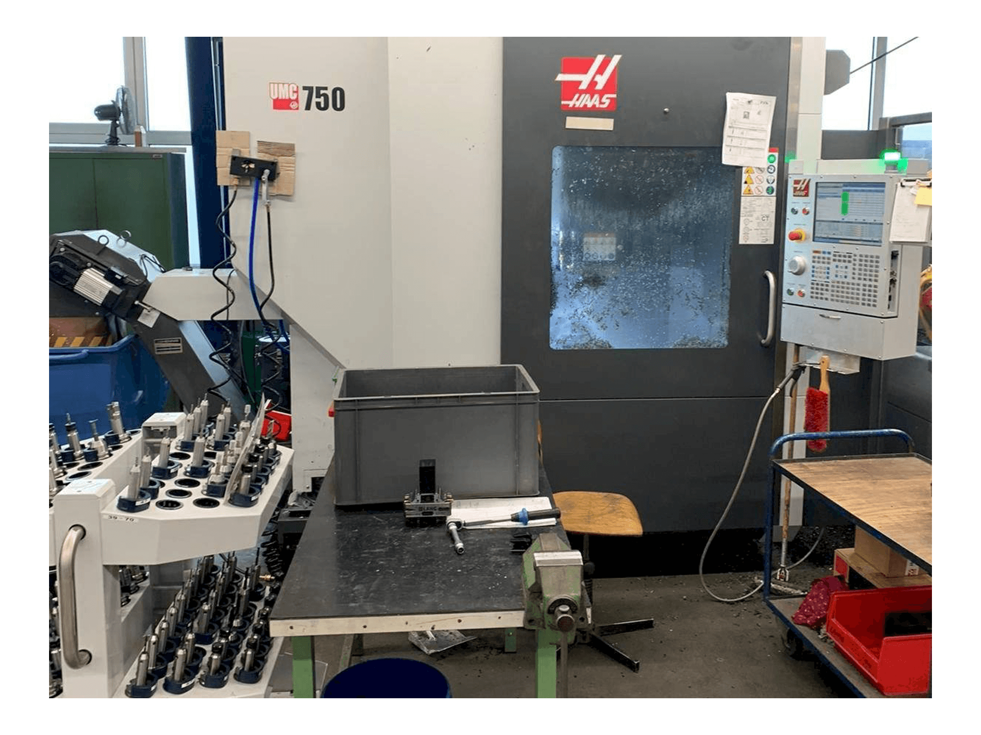 Front view of HAAS UMC - 750 machine