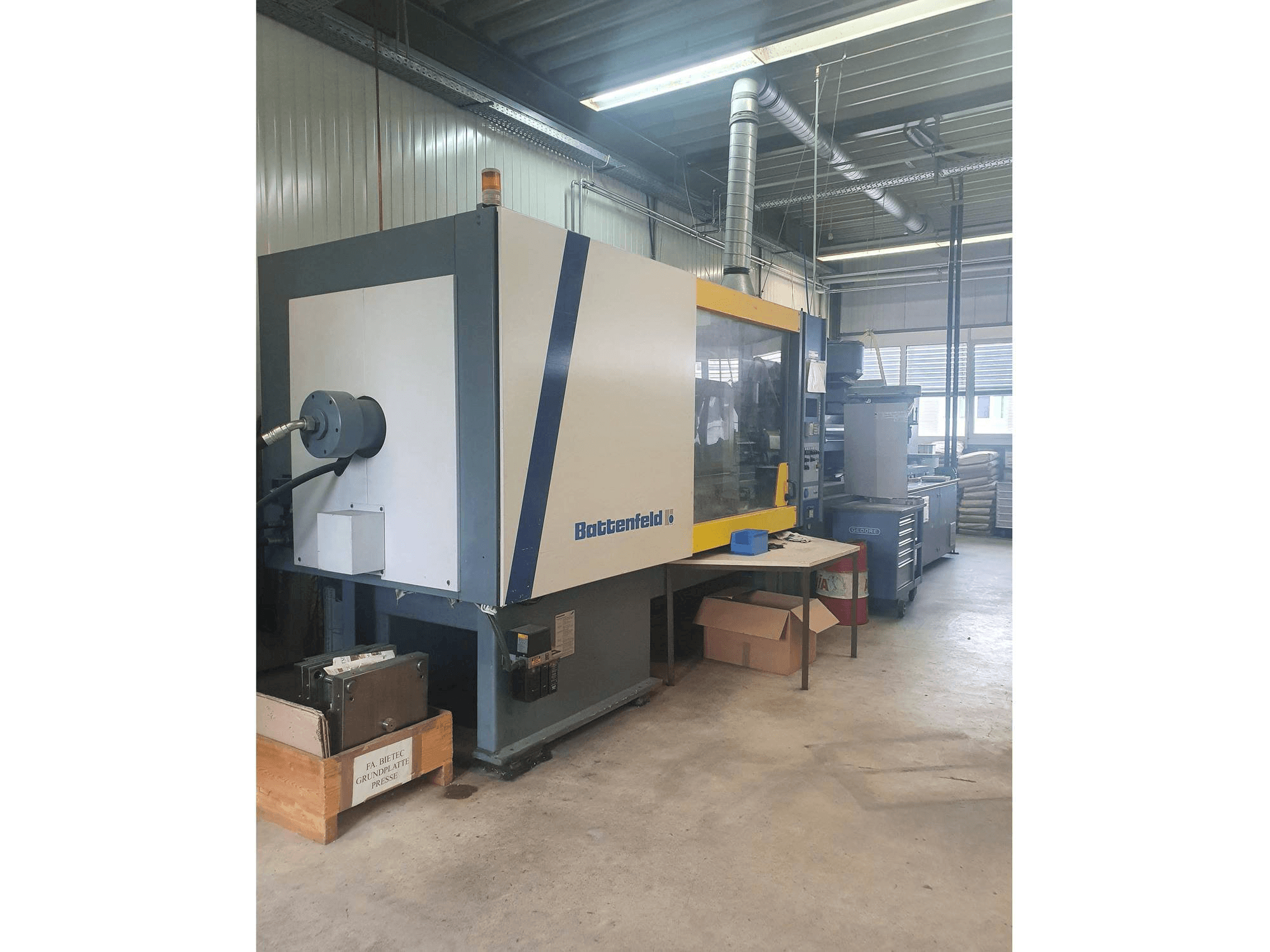 Front view of Battenfeld BK 3500/2800 machine