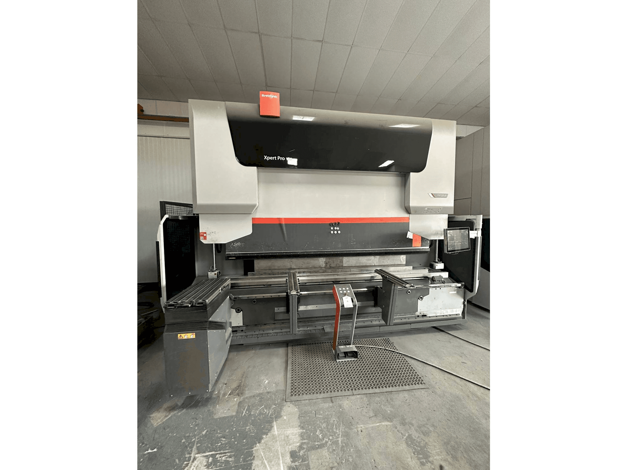 Front view of Bystronic Xpert 150/3100 machine