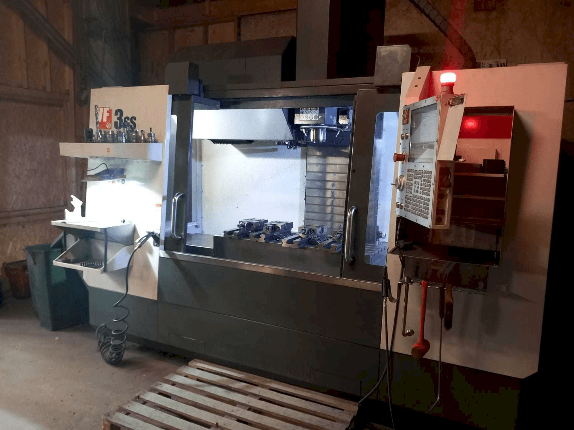 Front view of HAAS VF3SS machine