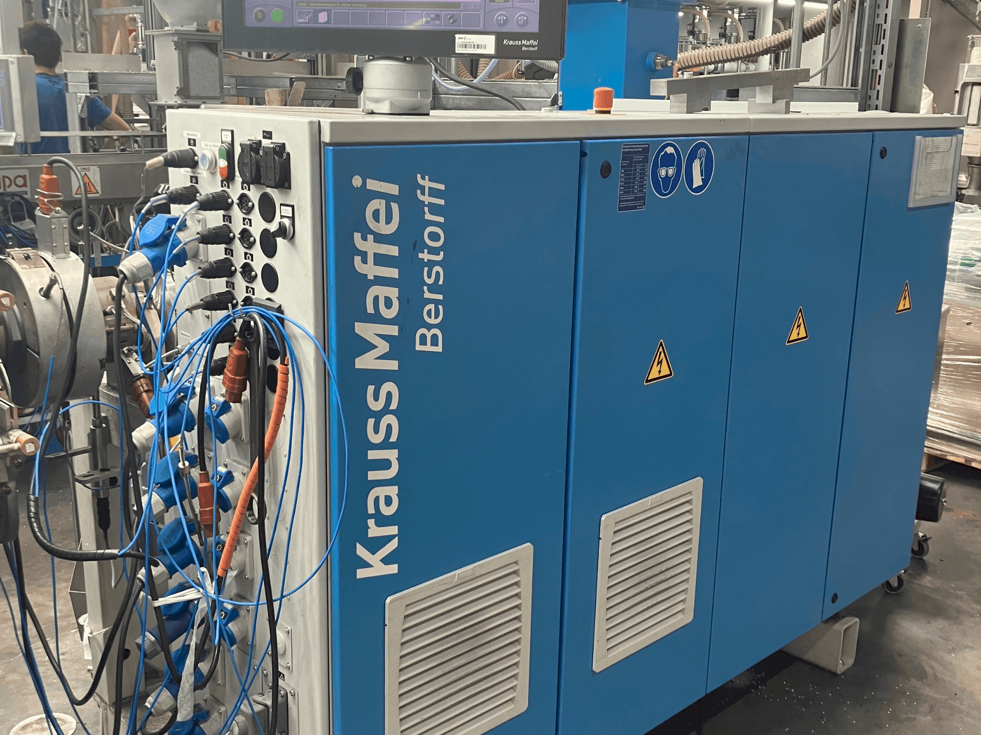 Front view of Krauss Maffei KME 45 XS machine