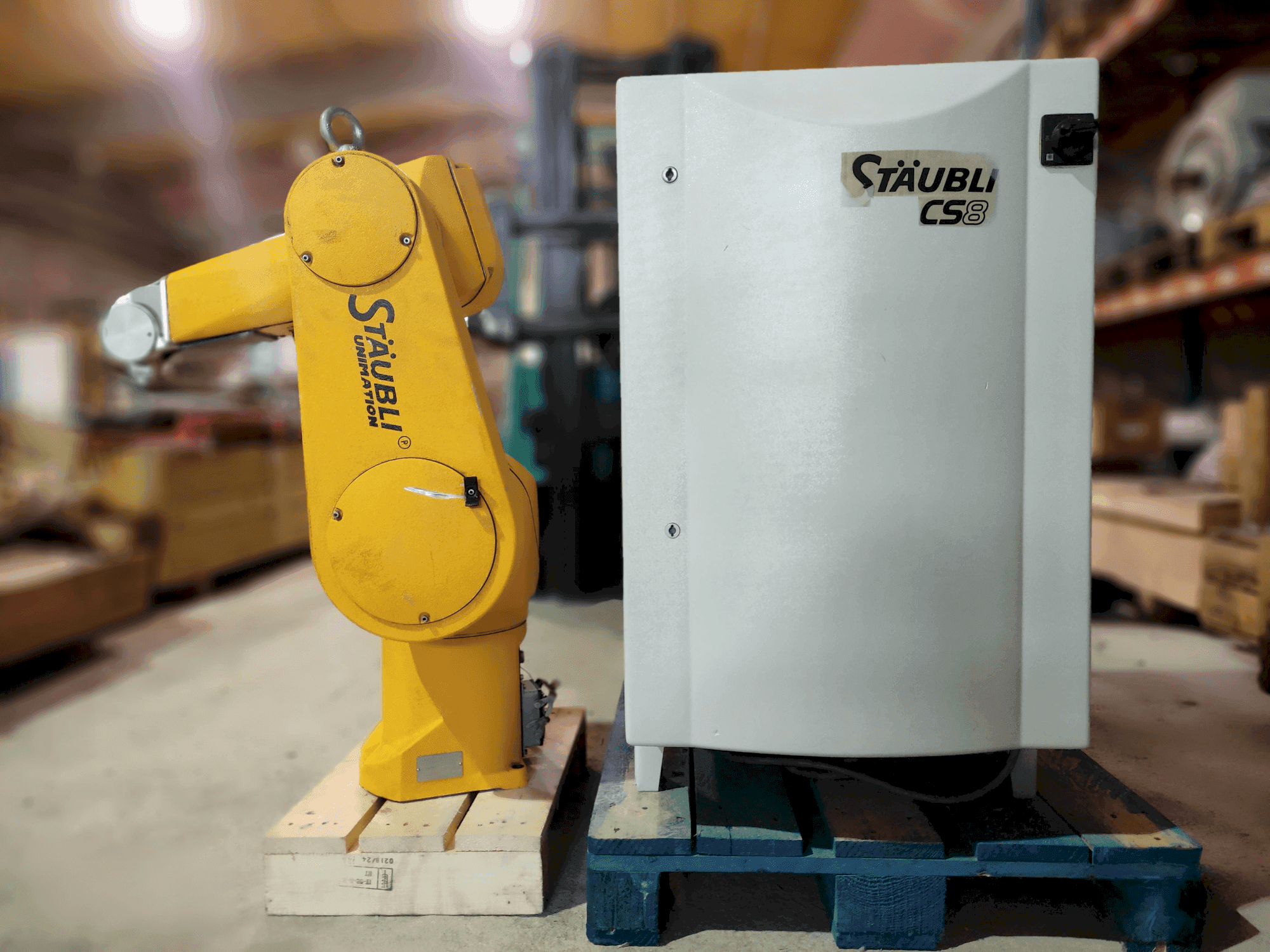 Front view of STAUBLI RX90B machine