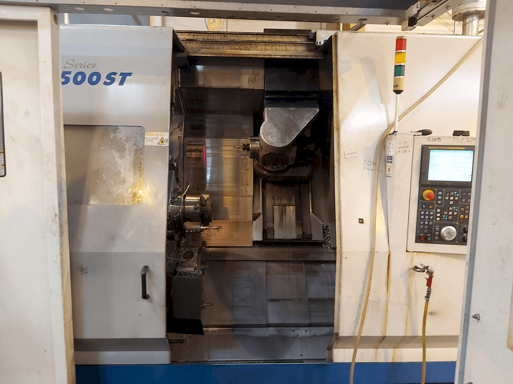 Front view of Doosan Puma MX 2500 ST machine