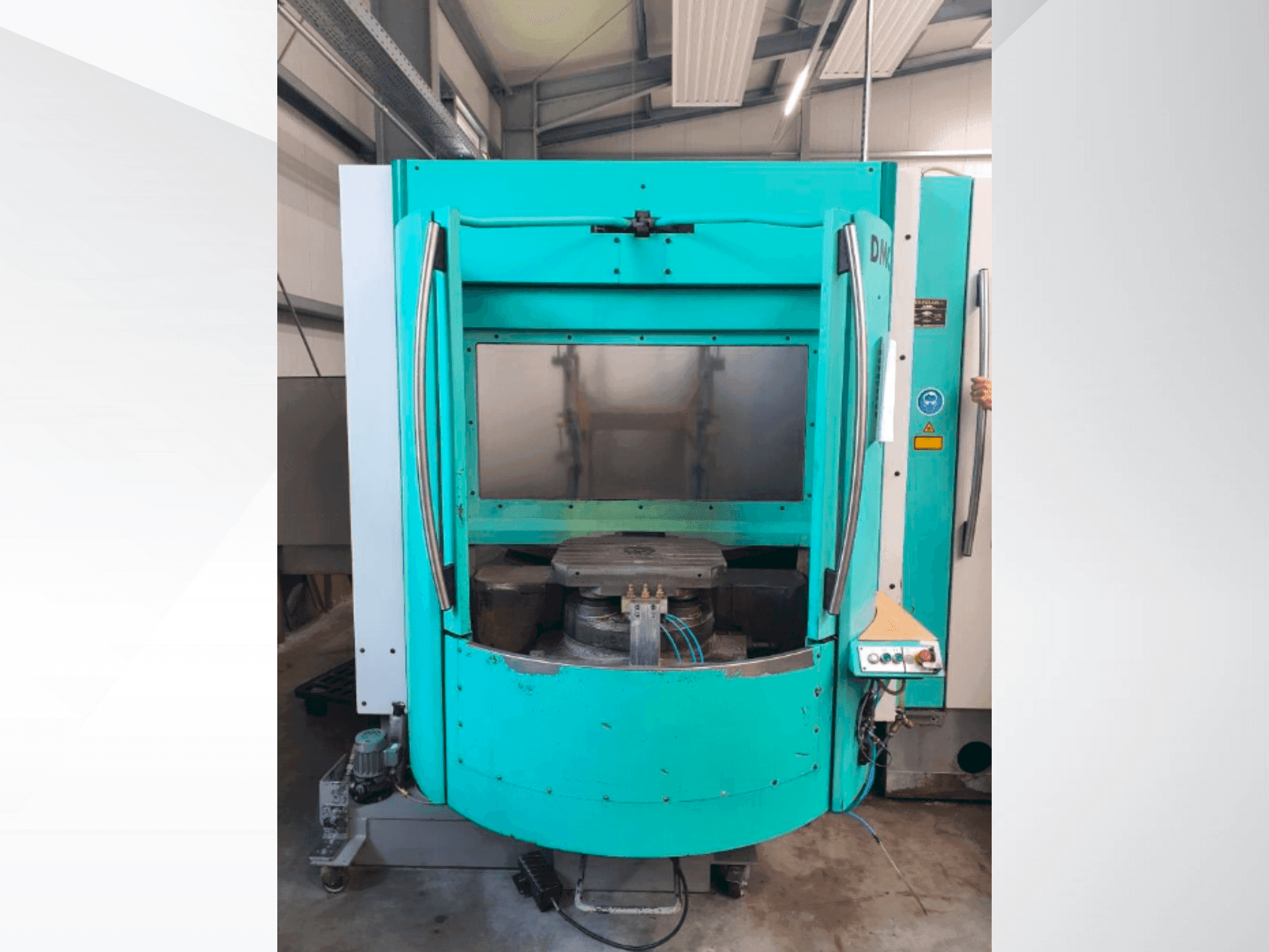 Front view of DECKEL MAHO DMC 60H hi-dyn machine