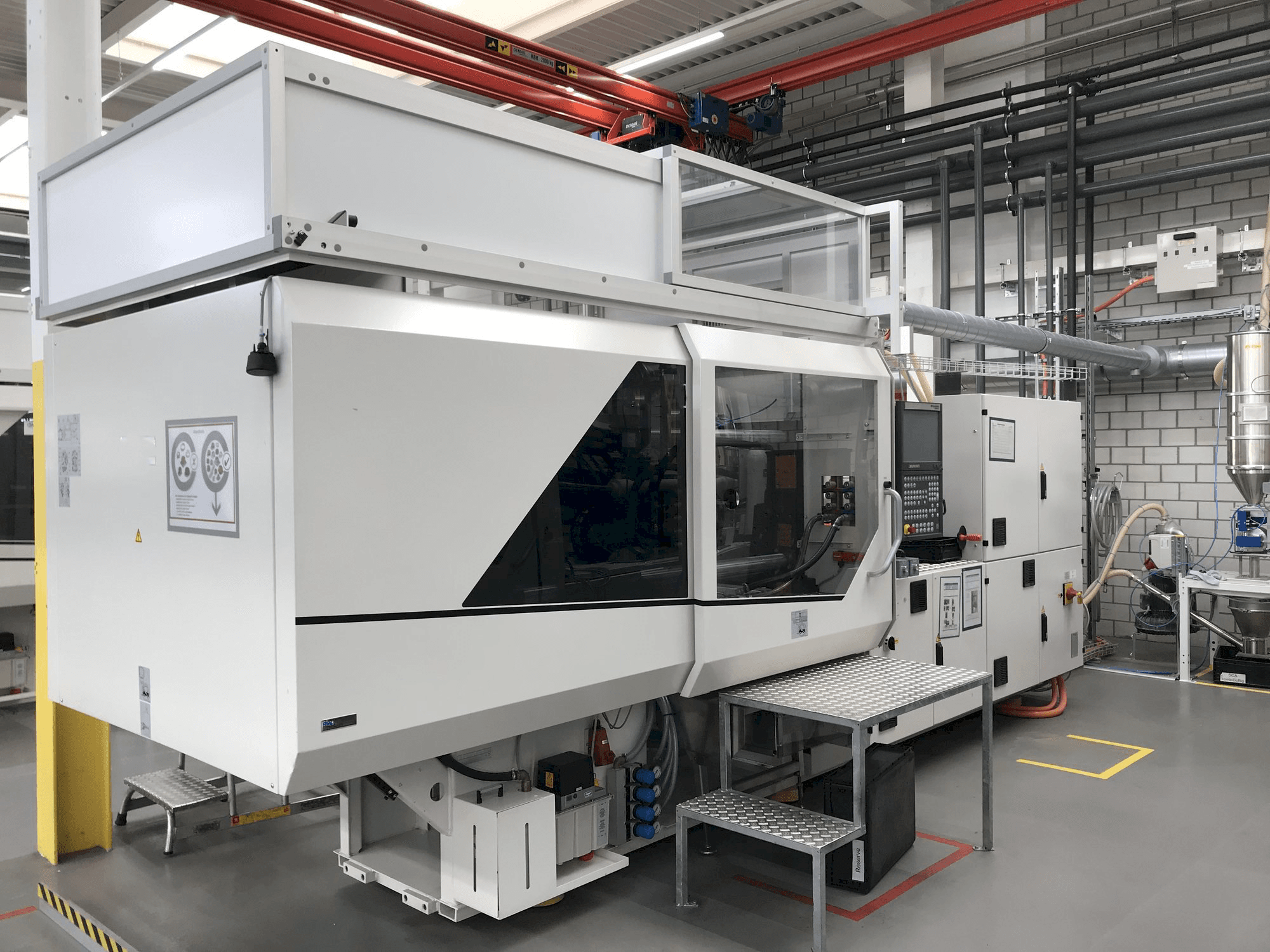 Left side view of Sumitomo Demag EL-EXIS SP 150/500-475 machine