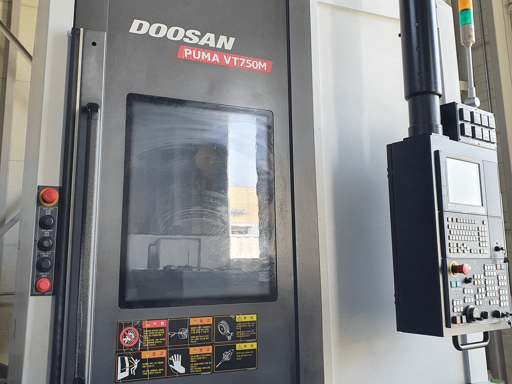 Front view of Doosan VT750M machine
