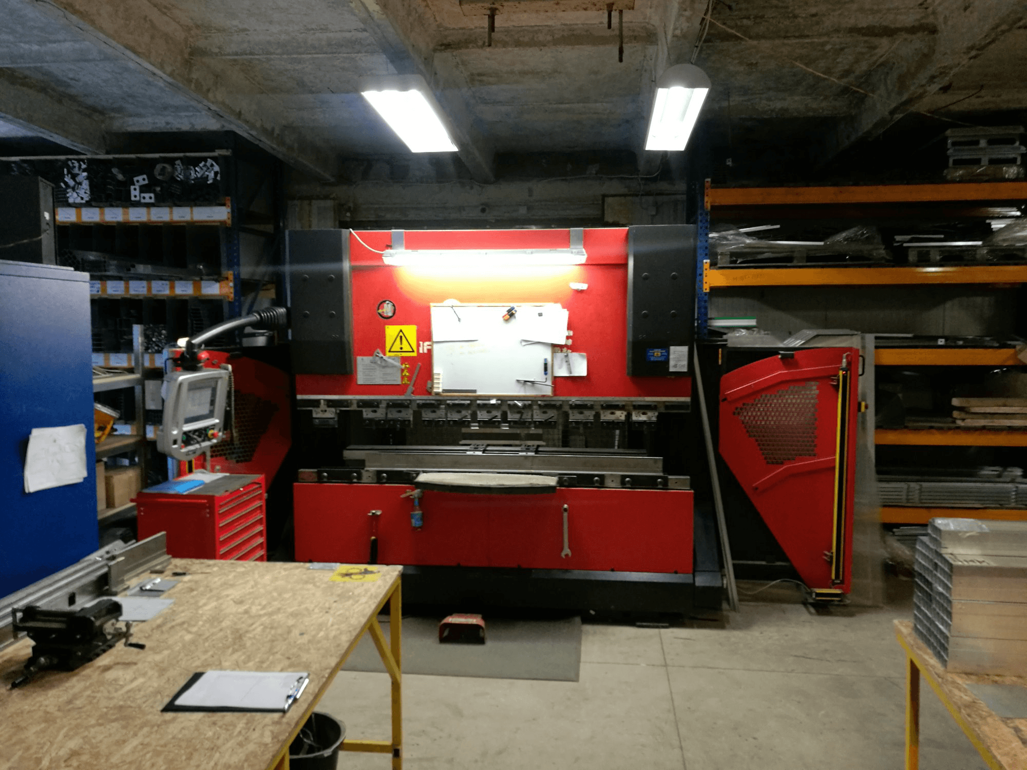 Front view of AMADA HFP 80-25 Machine