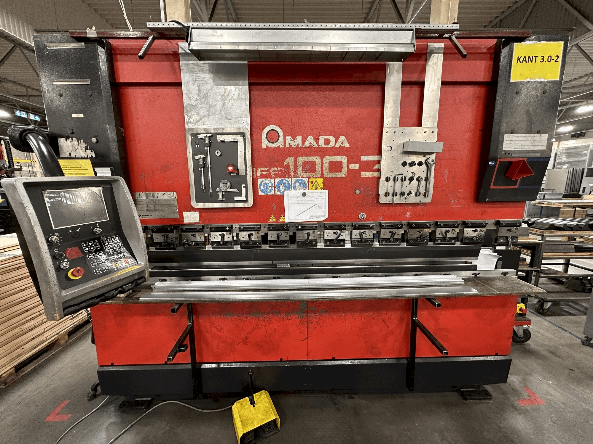 Front view of AMADA HFE 100-3 machine