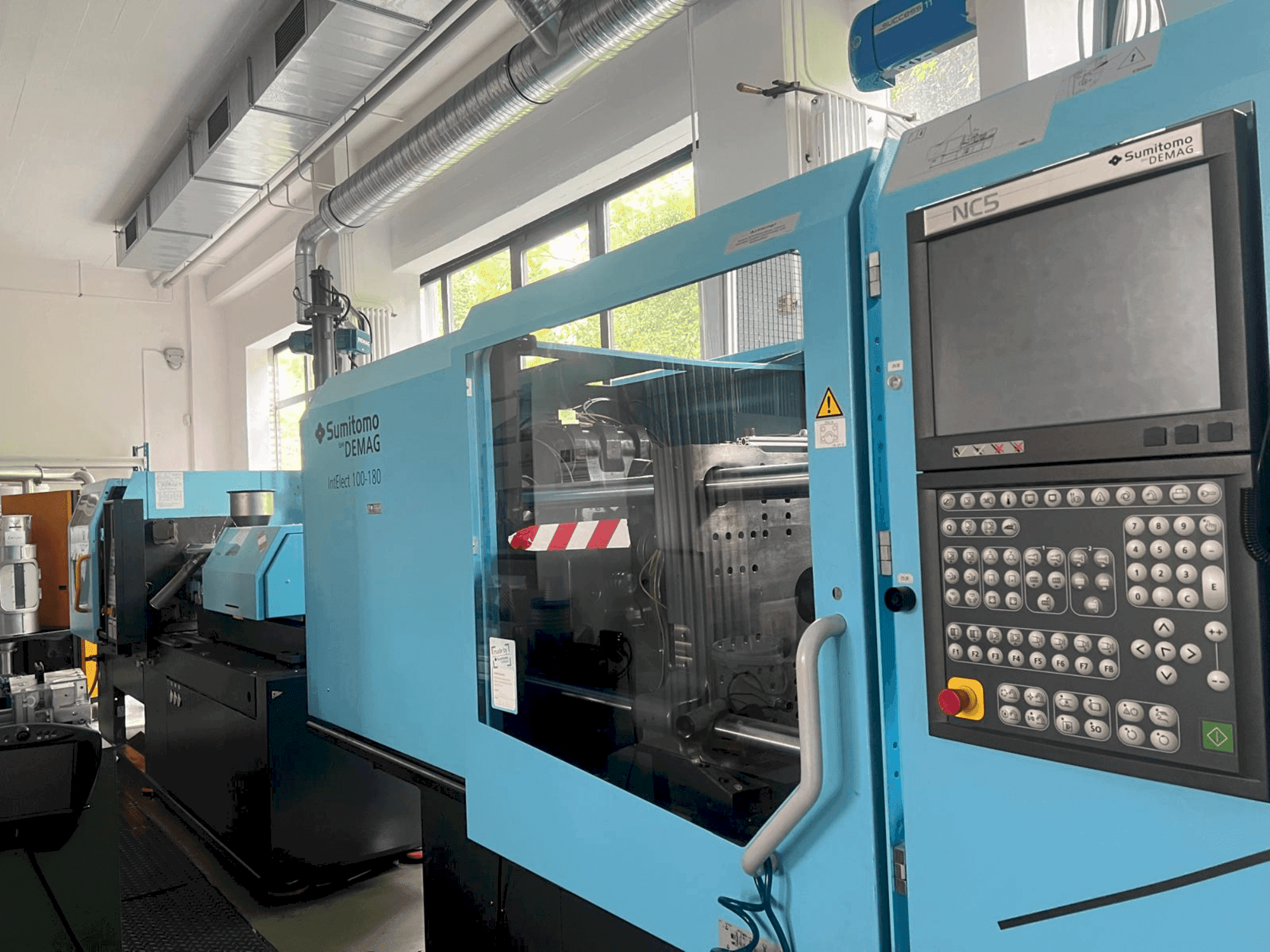 Front view of SUMITOMO SHI DEMAG IntElect 100/470-180 machine