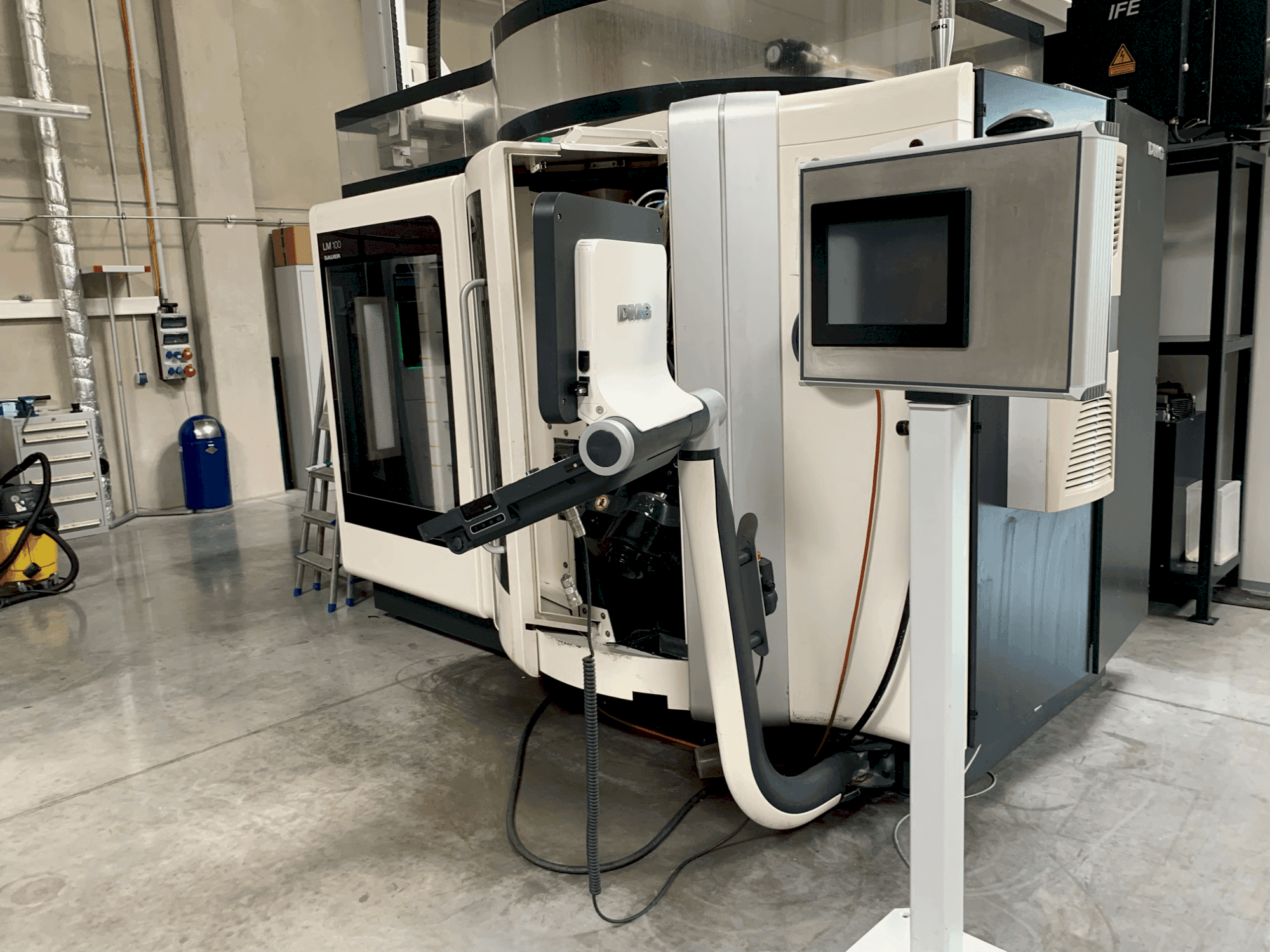 Front view of DMG Ultra Sonic 20 linear machine