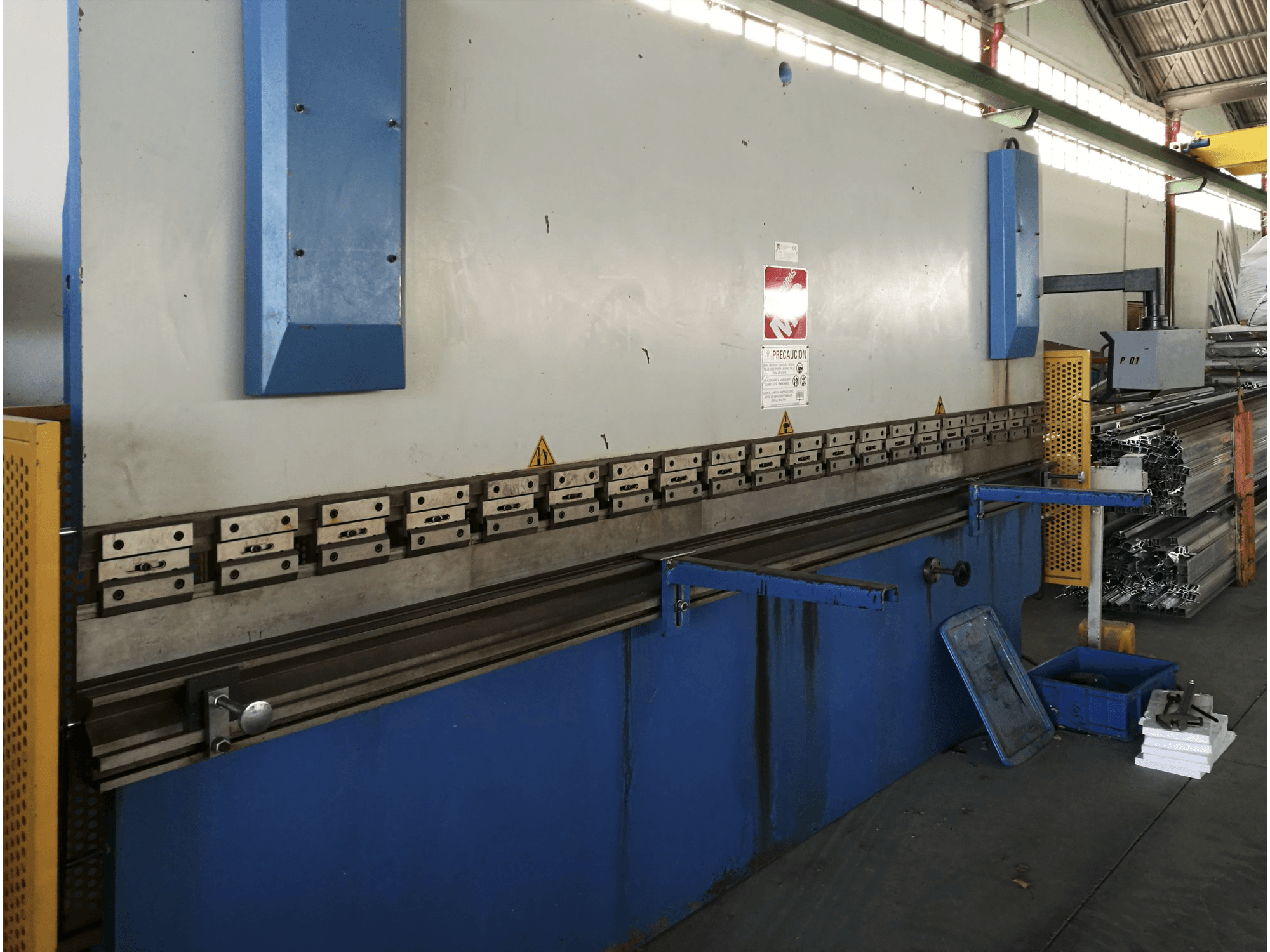 Left view of MG 100-4000 Machine