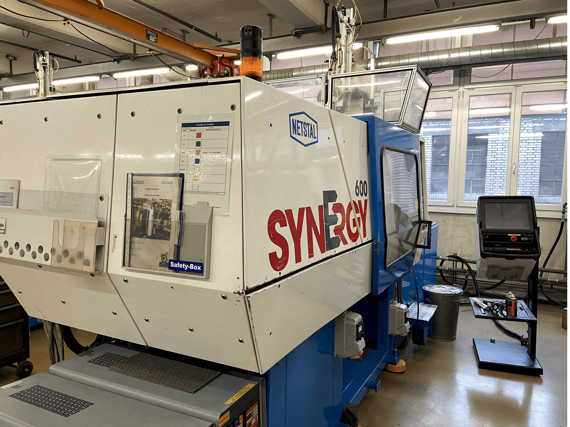 Front view of Netstal Synergy 600-60 machine