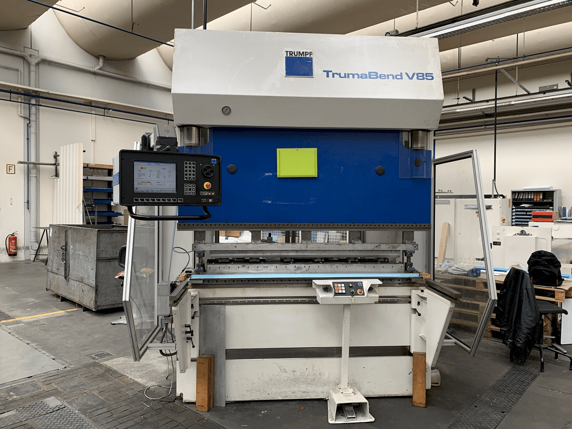 Front view of Trumpf TrumaBend V85S machine