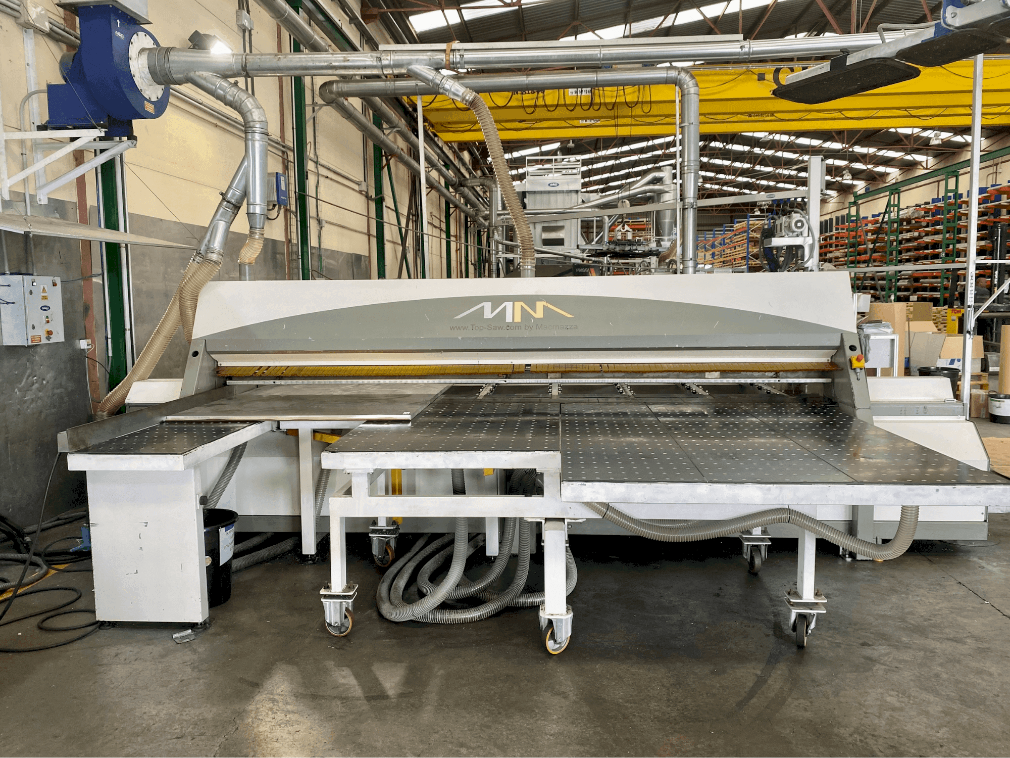 Front view of MACMAZZA Top Saw machine