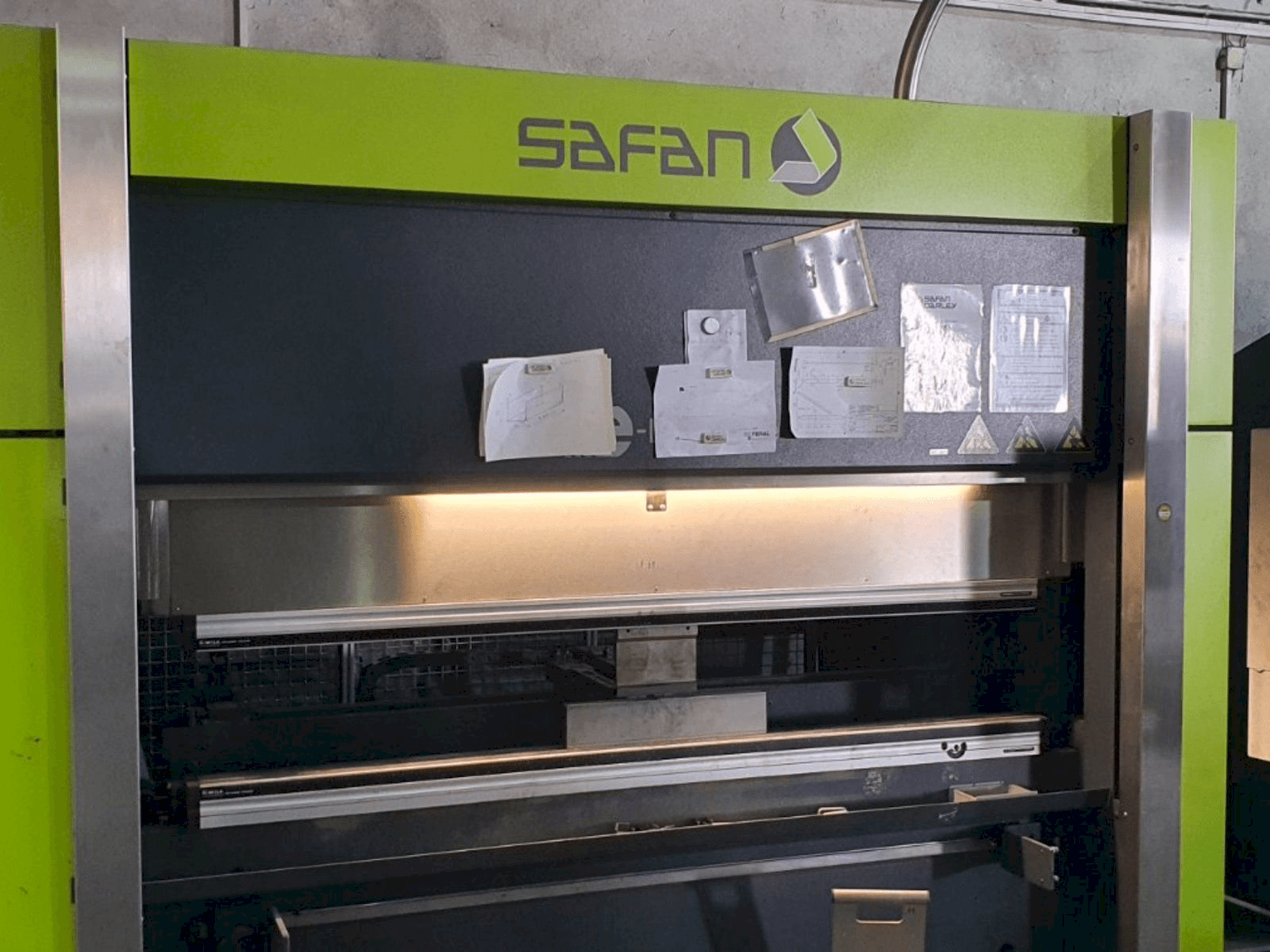Front view of Safan E-brake 50-2050 machine