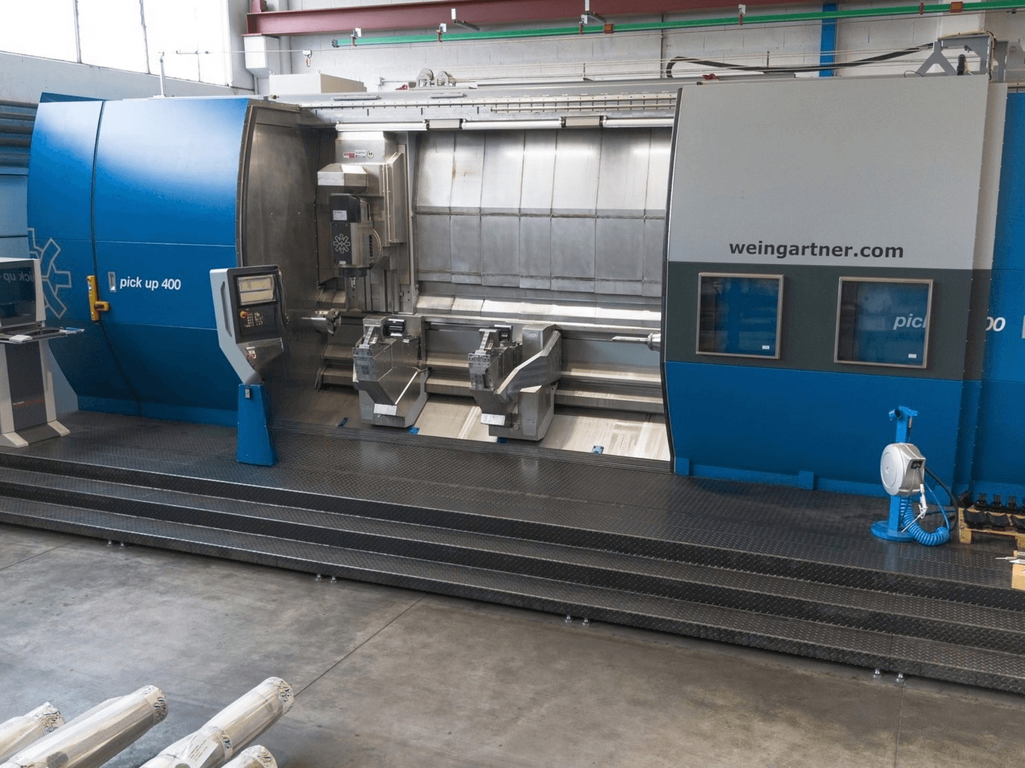 Weingartner Pick Up 400 mill-turn centre, front view. Features dual workstations and control panel, industrial setting.