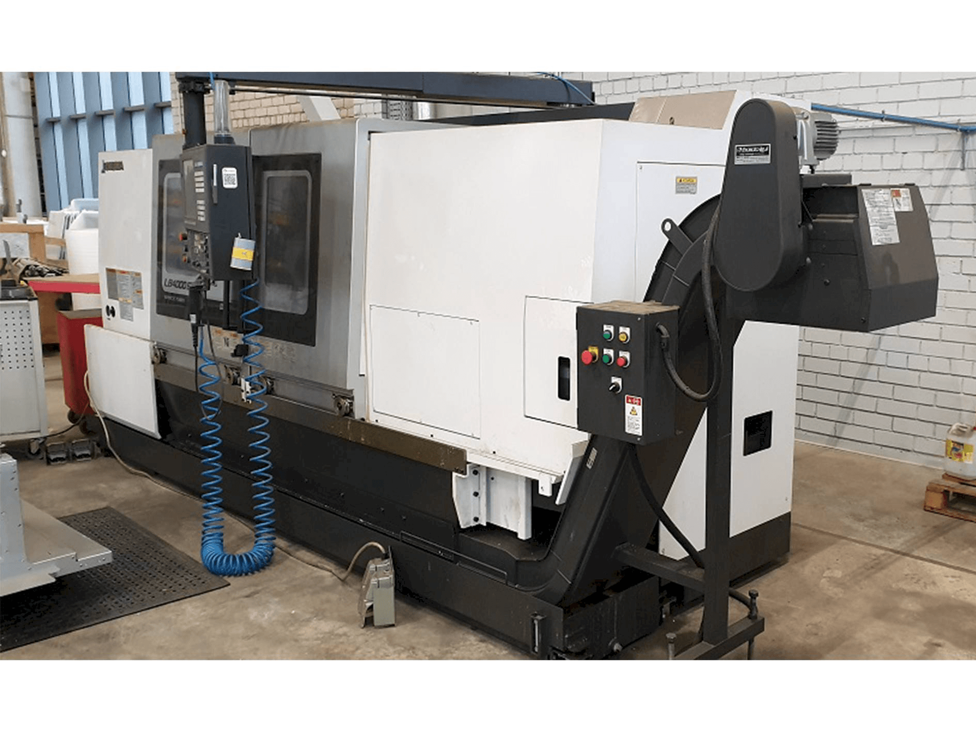 Front view of Okuma LB4000EXII machine