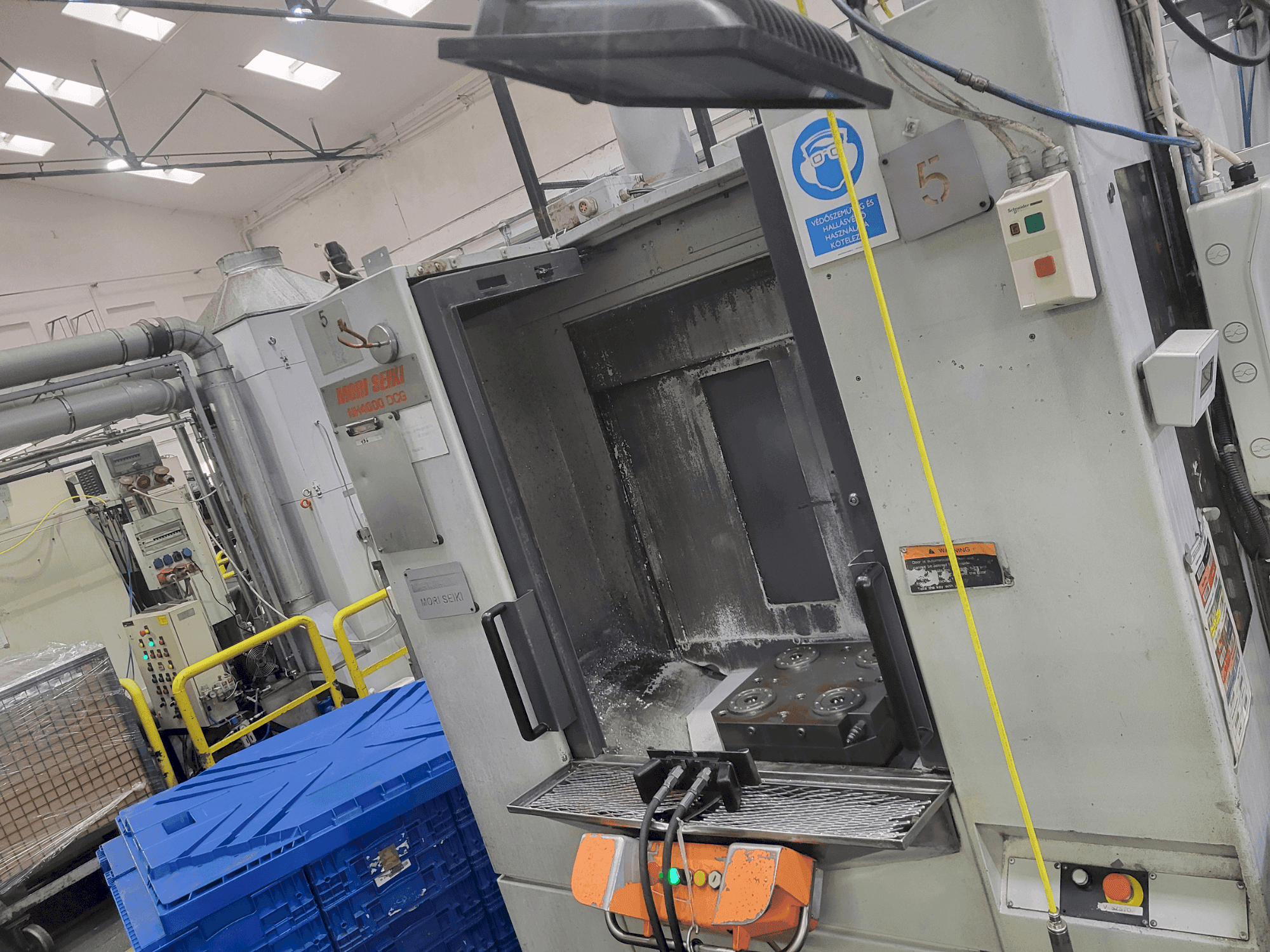 Front view of MORI SEIKI NH 4000 machine