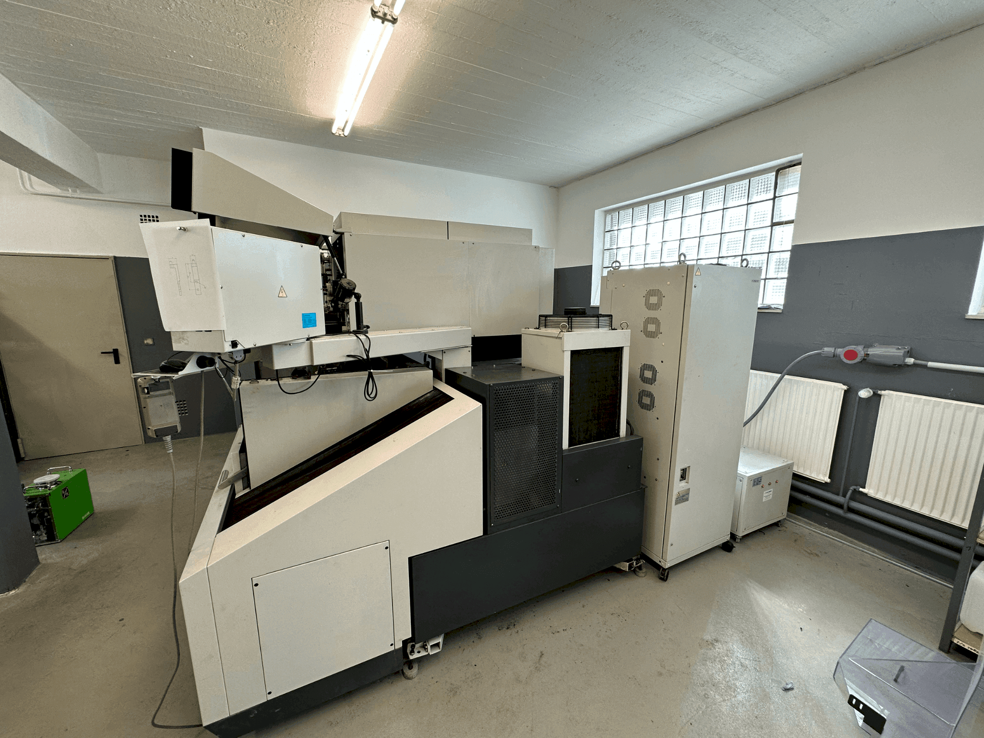 Front view of Mitsubishi MV1200S machine