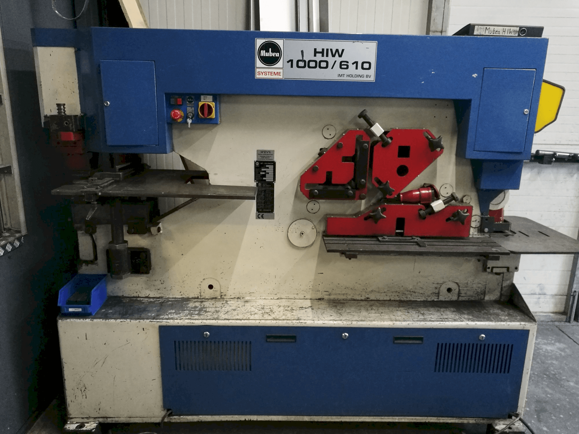 Front view of Mubea HIW 1000/610 machine