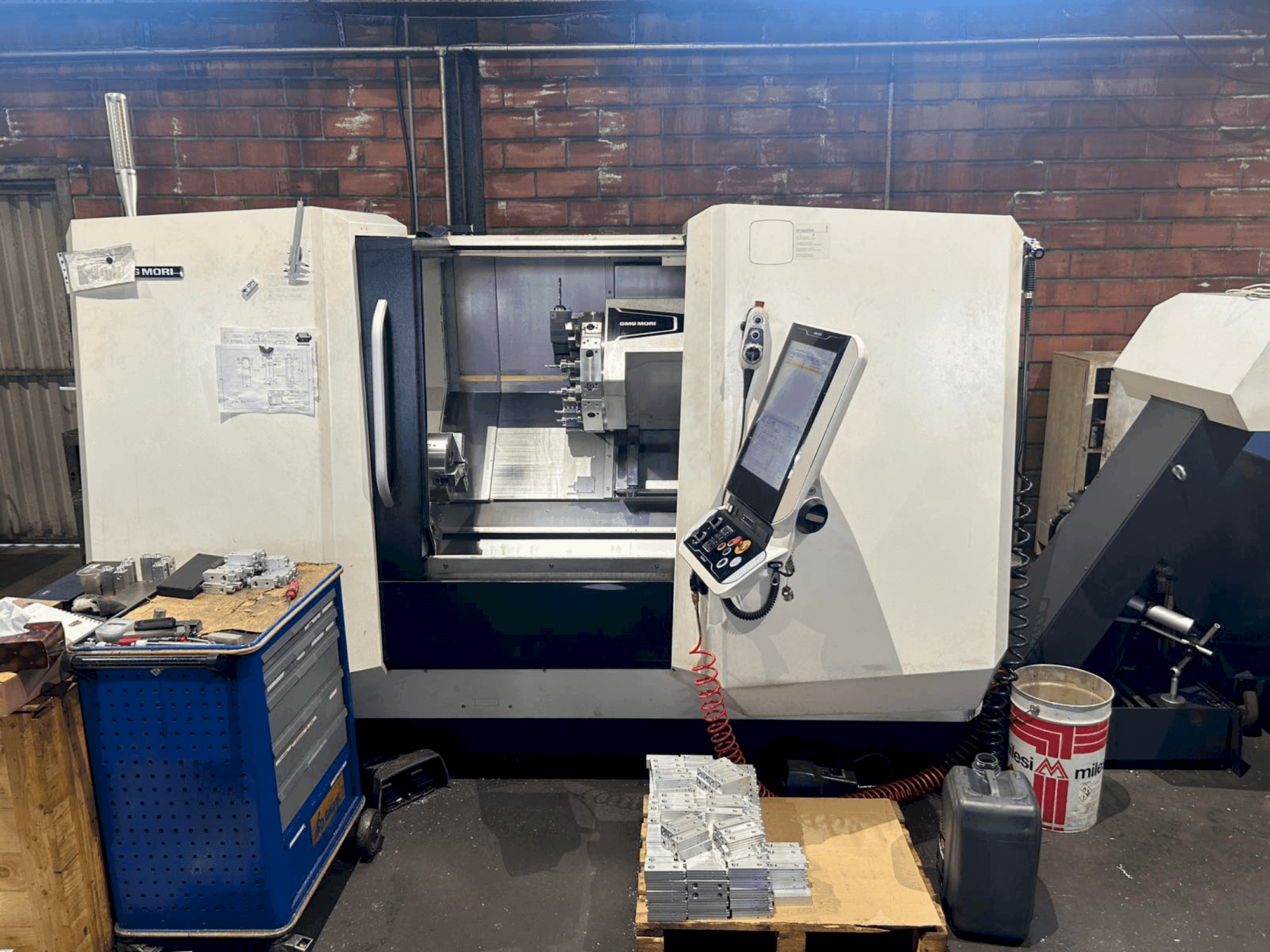 Right side view of DMG MORI CLX 450 V4 machine