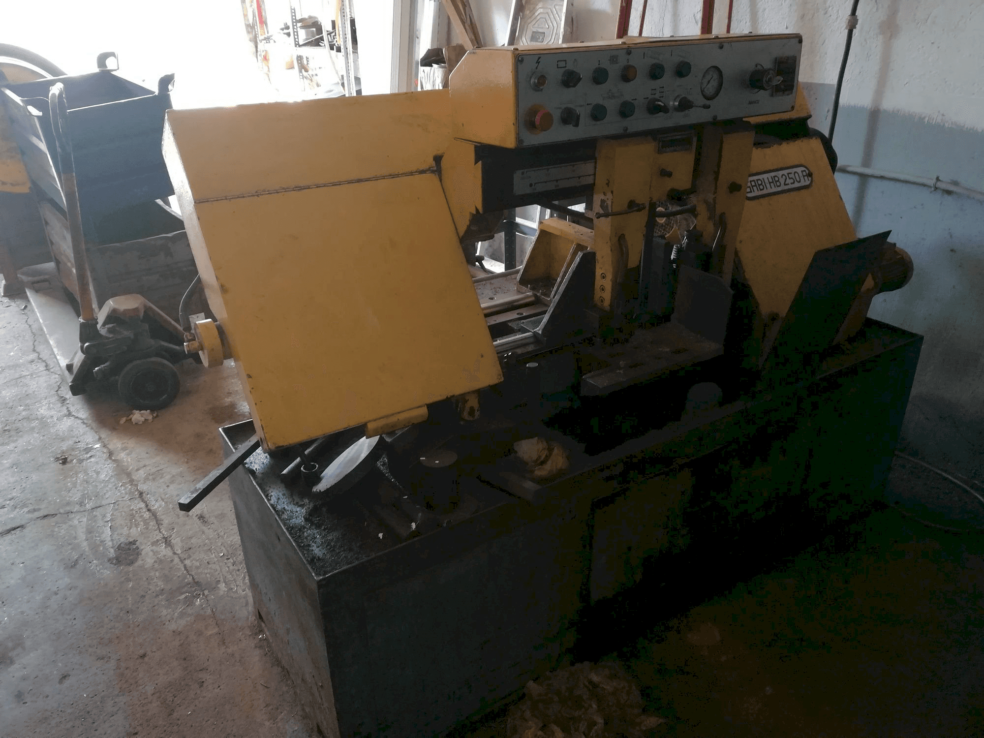 Front view of Sabi HB 250 A machine