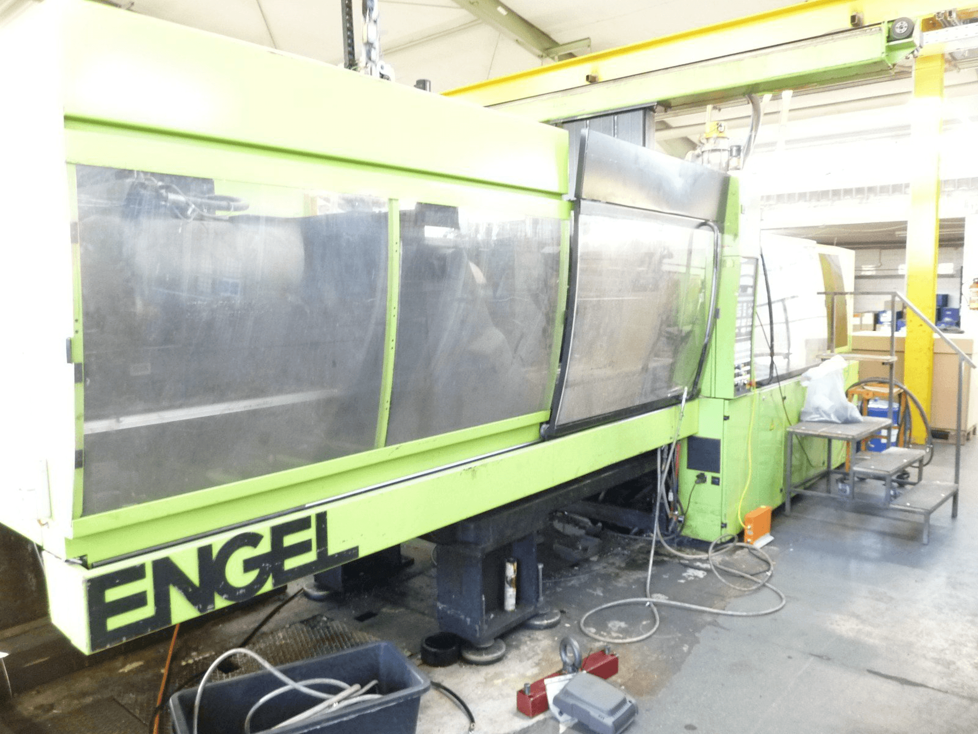 Front view of ENGEL ES 1800/275 HL machine