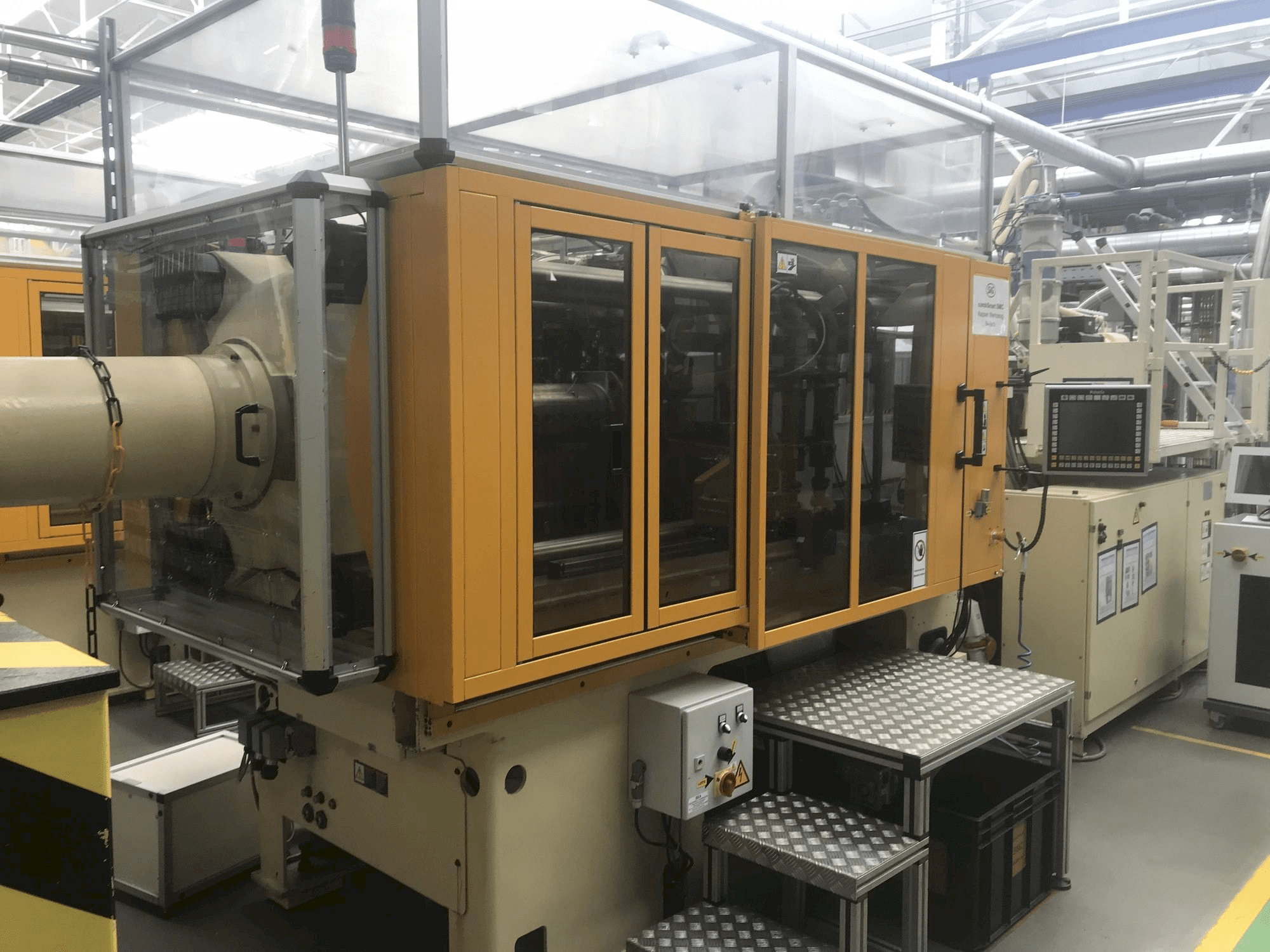 Front view of Husky H225 RS 55/50 machine
