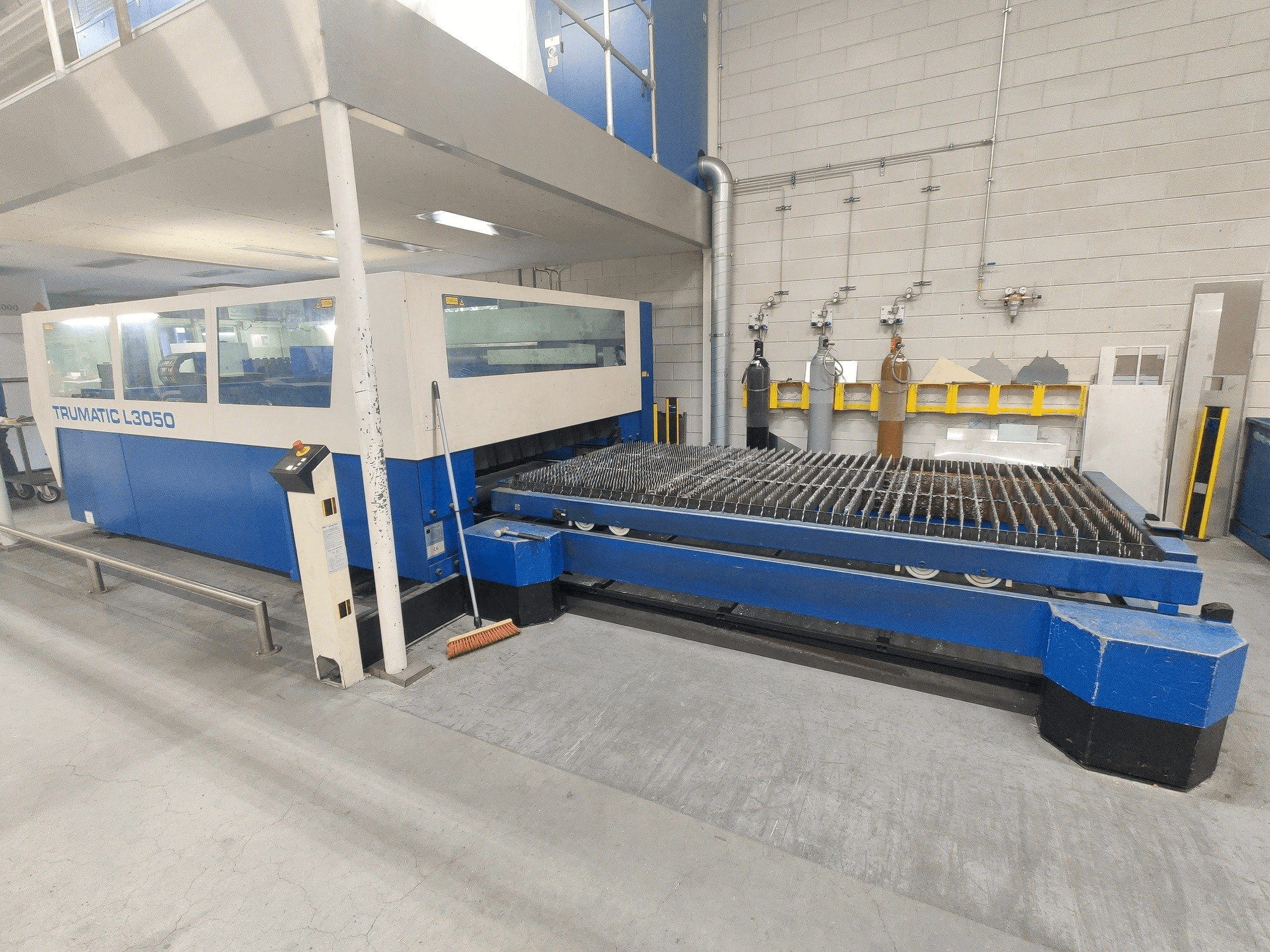 Front view of Trumpf Trumatic L3050 machine