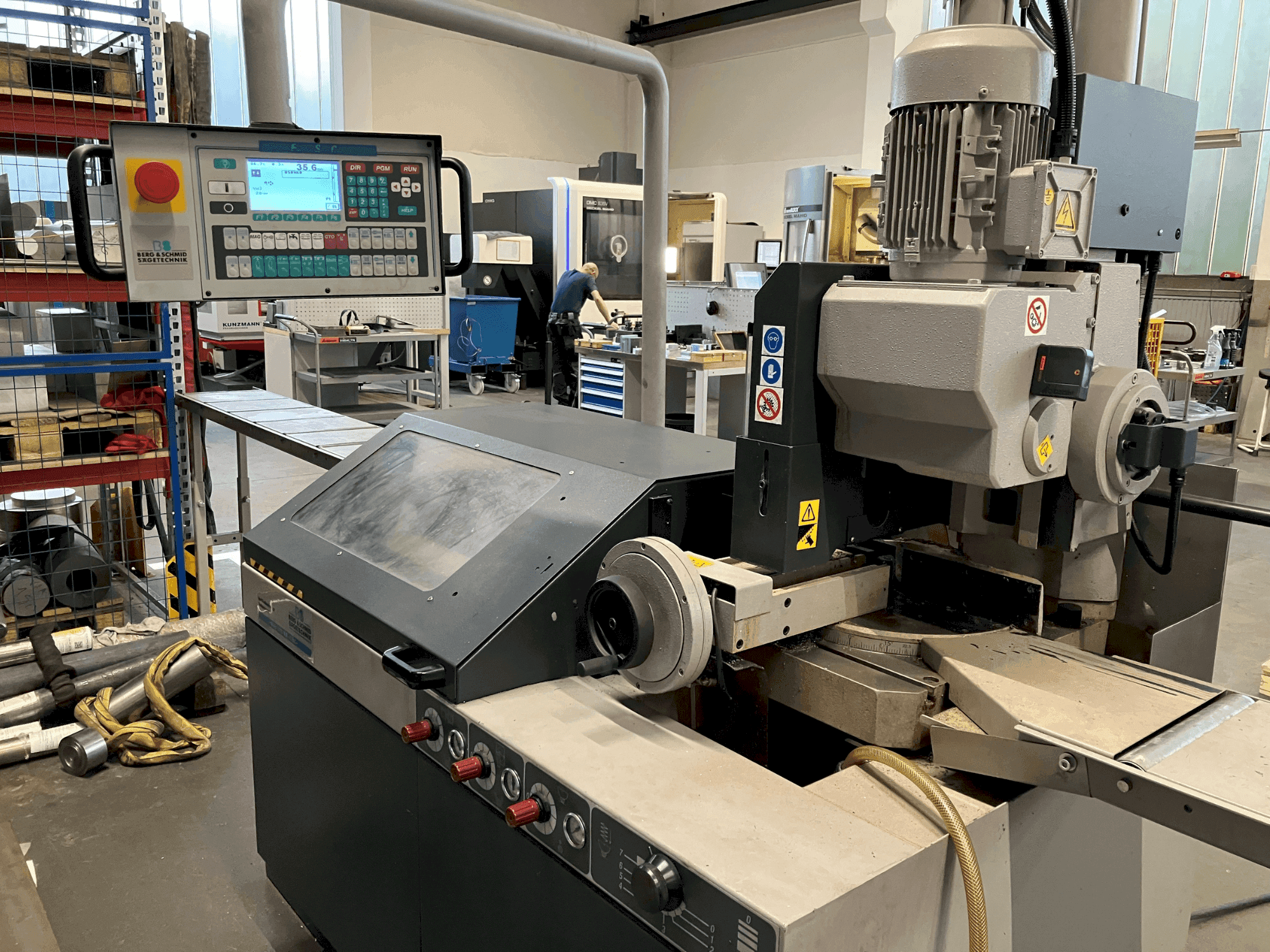Right view of BERG & SCHMID VKS 370 VA machine