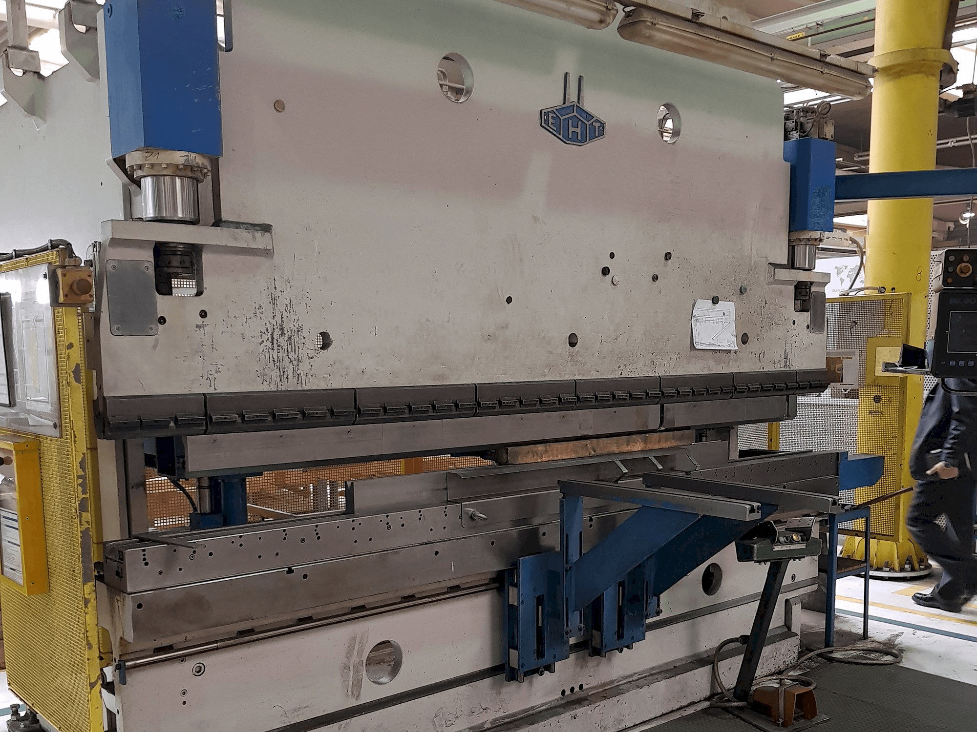 Left side view of EHT EHPS 11-35 machine