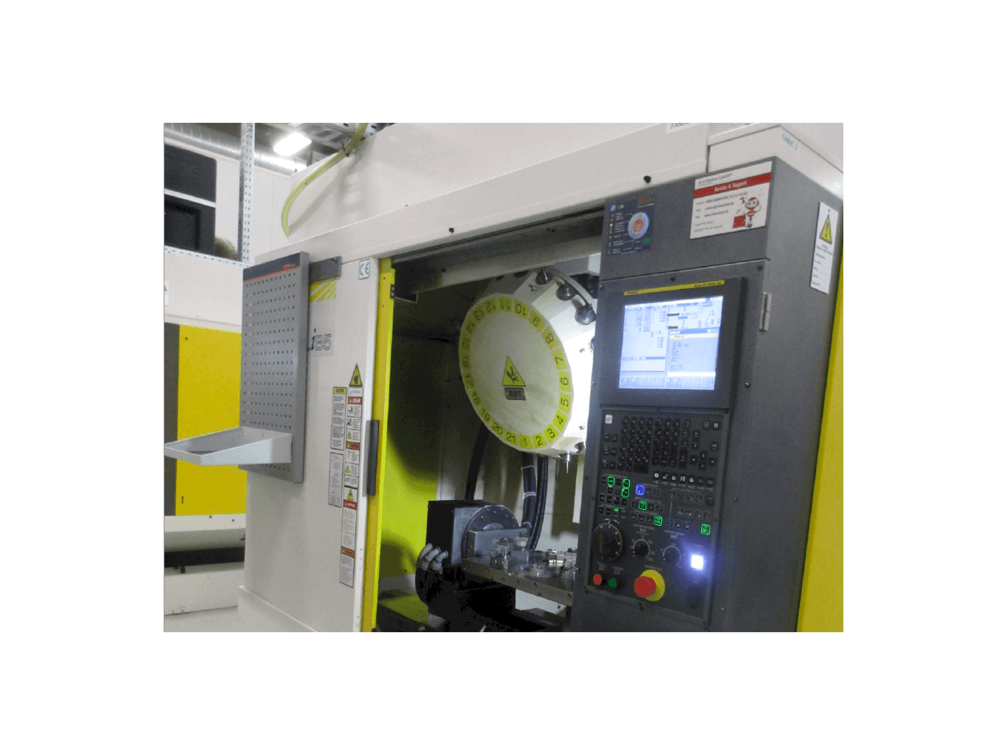 Front view of FANUC ROBODRILL Alpha D21LiB5 machine