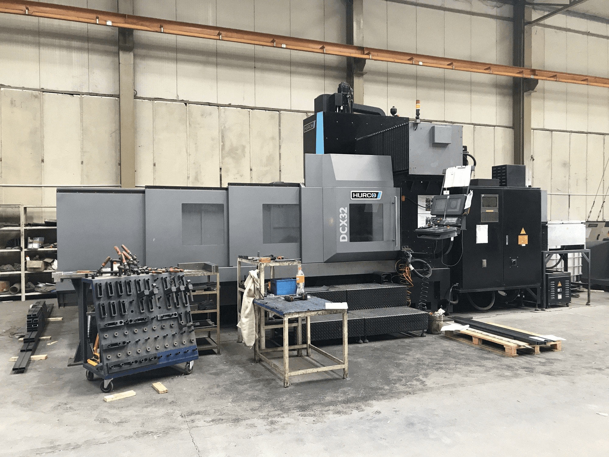Front view of Hurco DCX32/50T machine