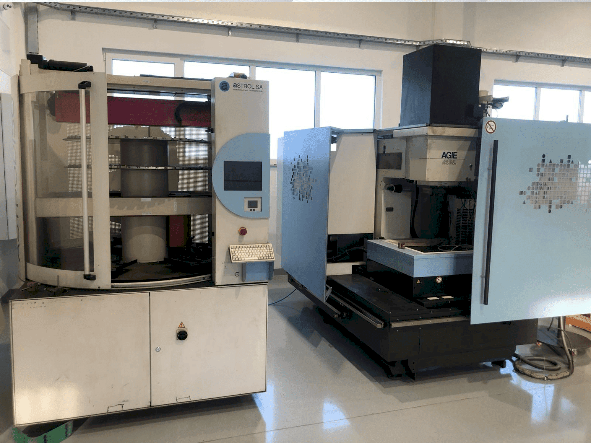 Front view of AGIE AGIETRON Innovation 2 machine