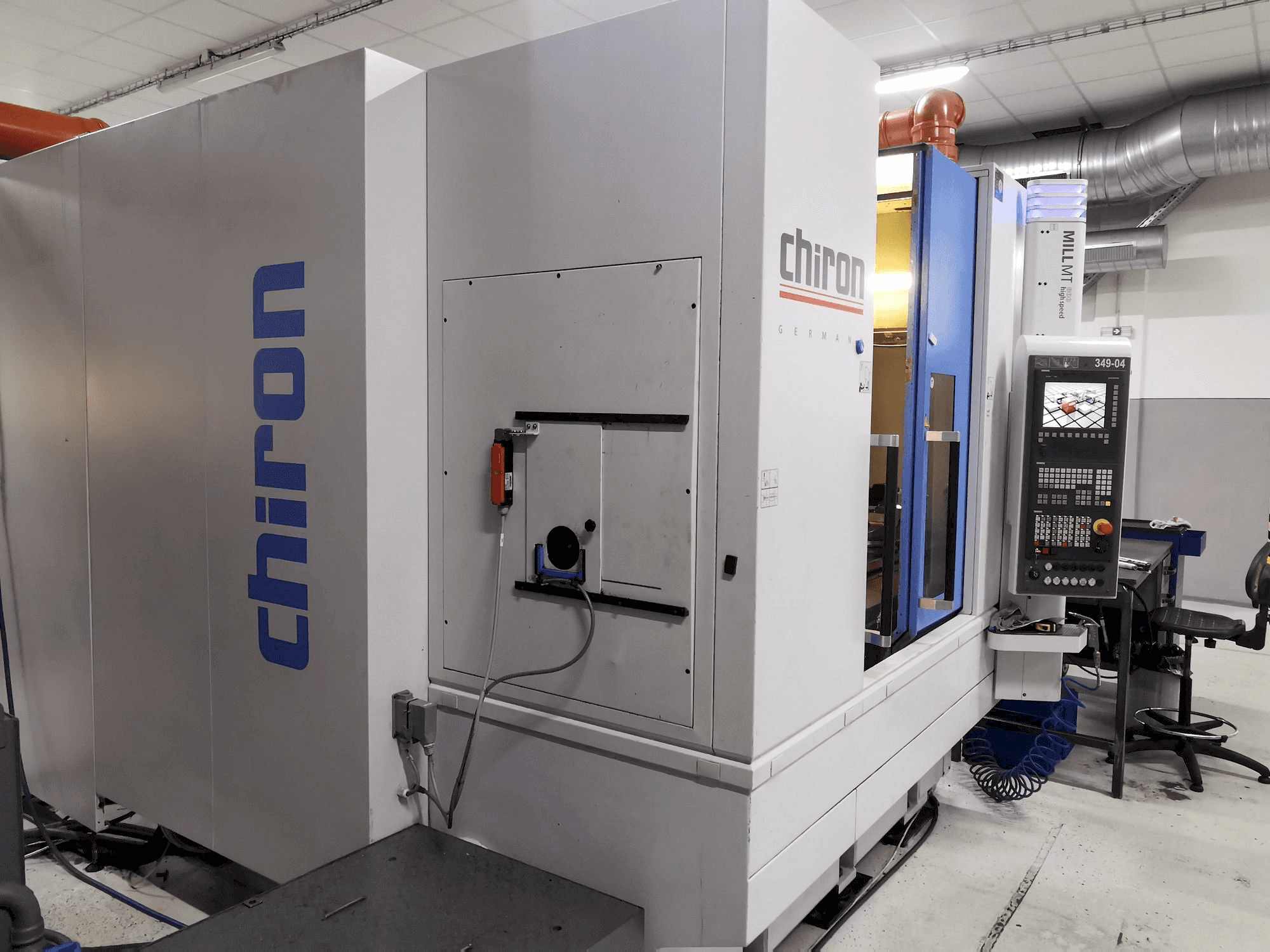Front view of CHIRON MILL 800 machine