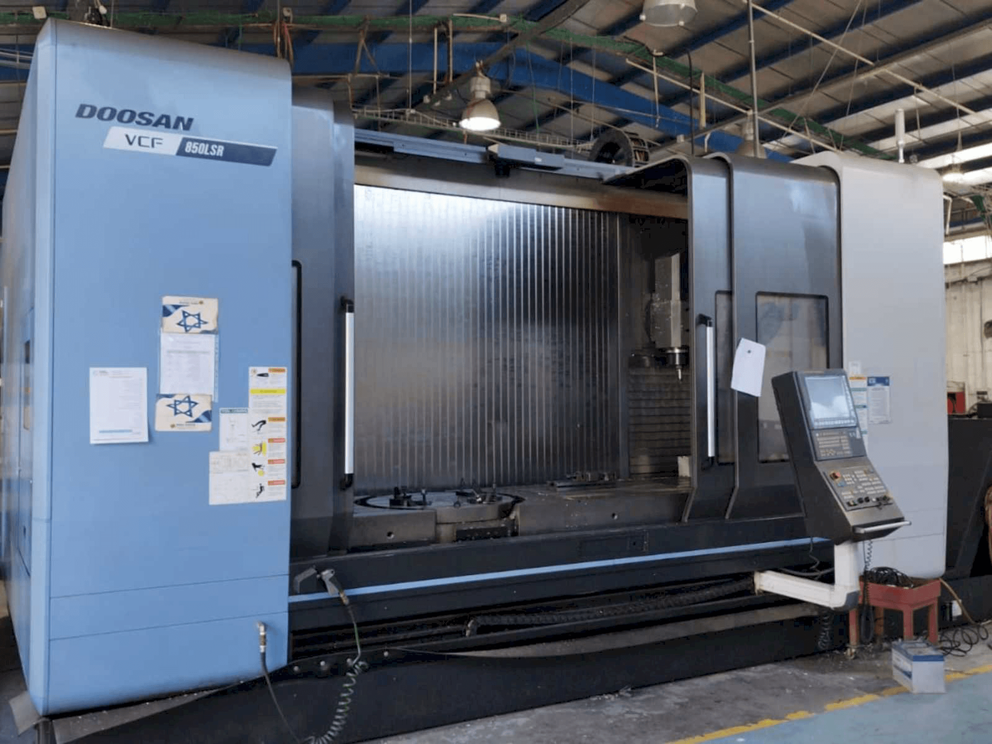 Front view of Doosan VCF 850LSR machine