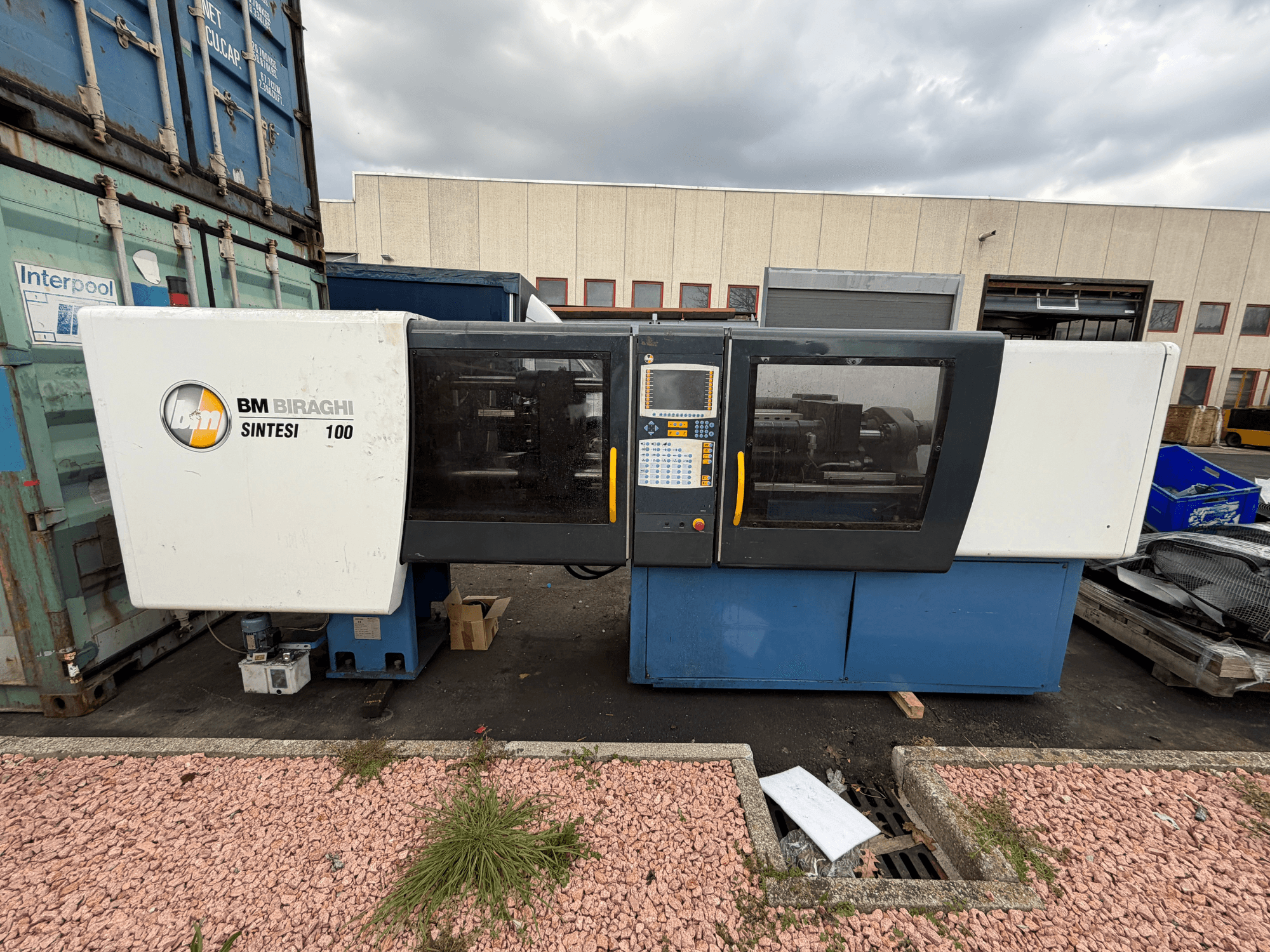 Negri Bossi BM BIRAGHI SINTESI 100 hydraulic injection moulding machine, front view, showcases control panel and operational design features.