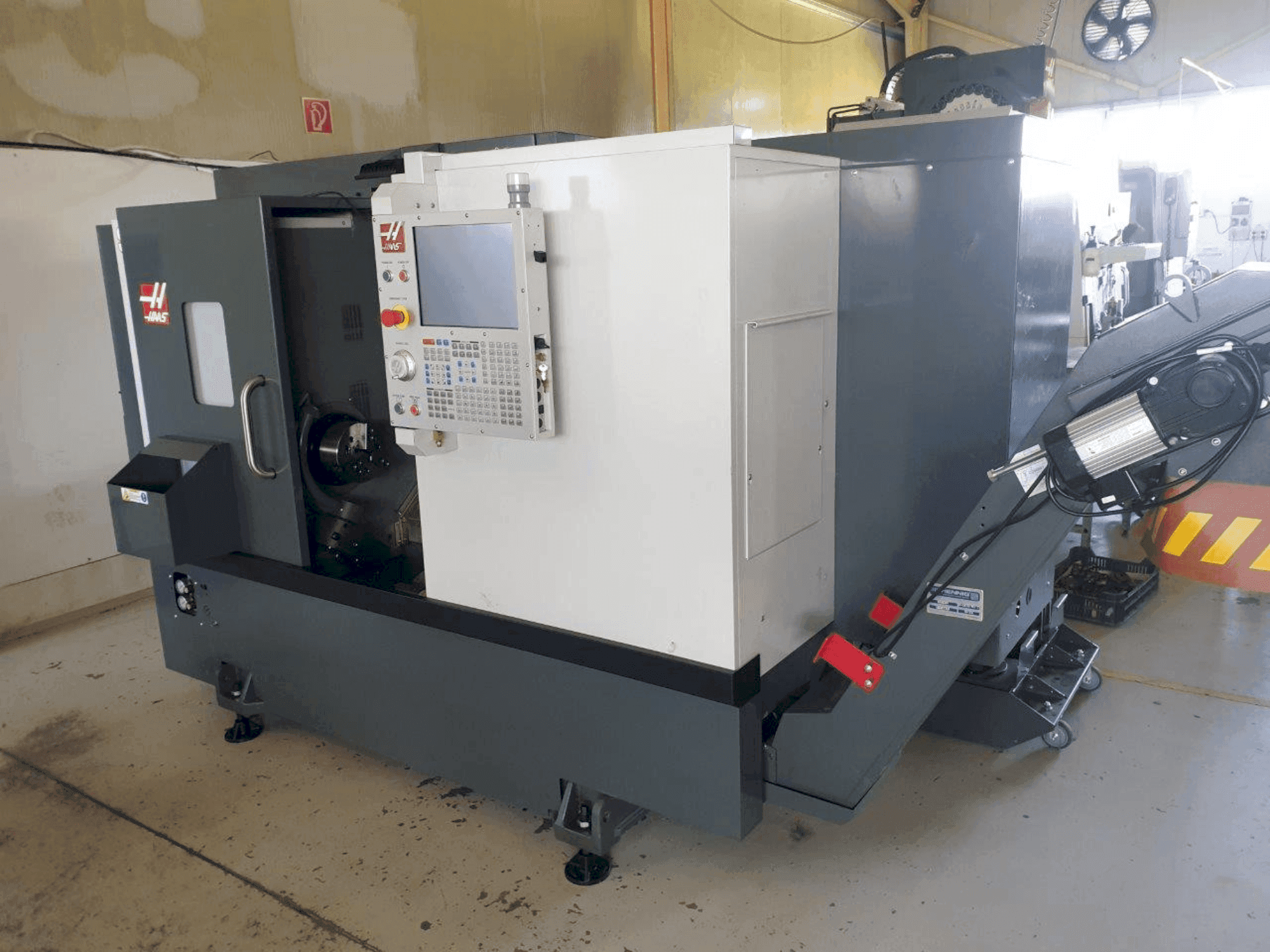 Front view of HAAS ST-20 machine